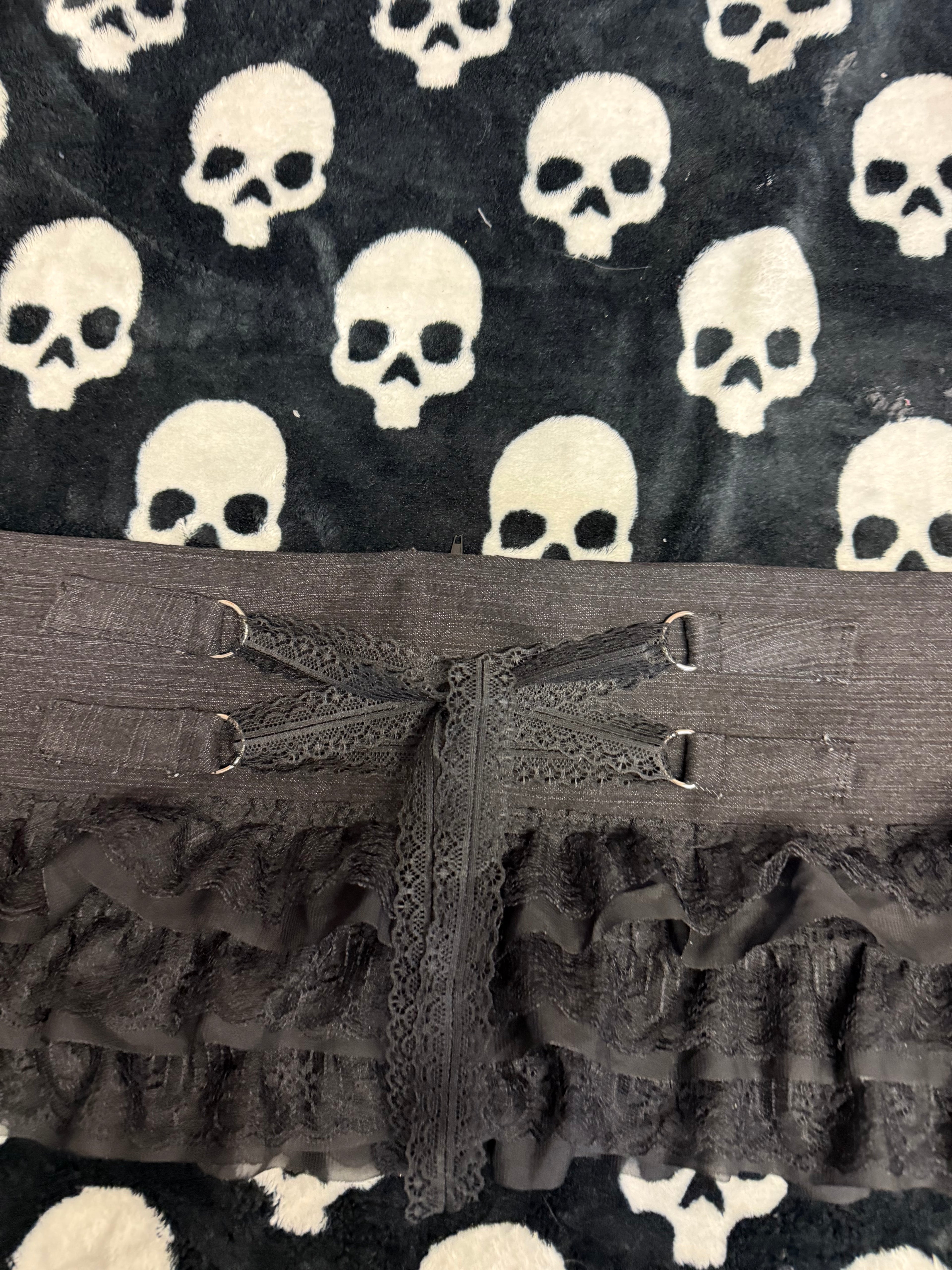 black lace up ruffle skirt size 2xl