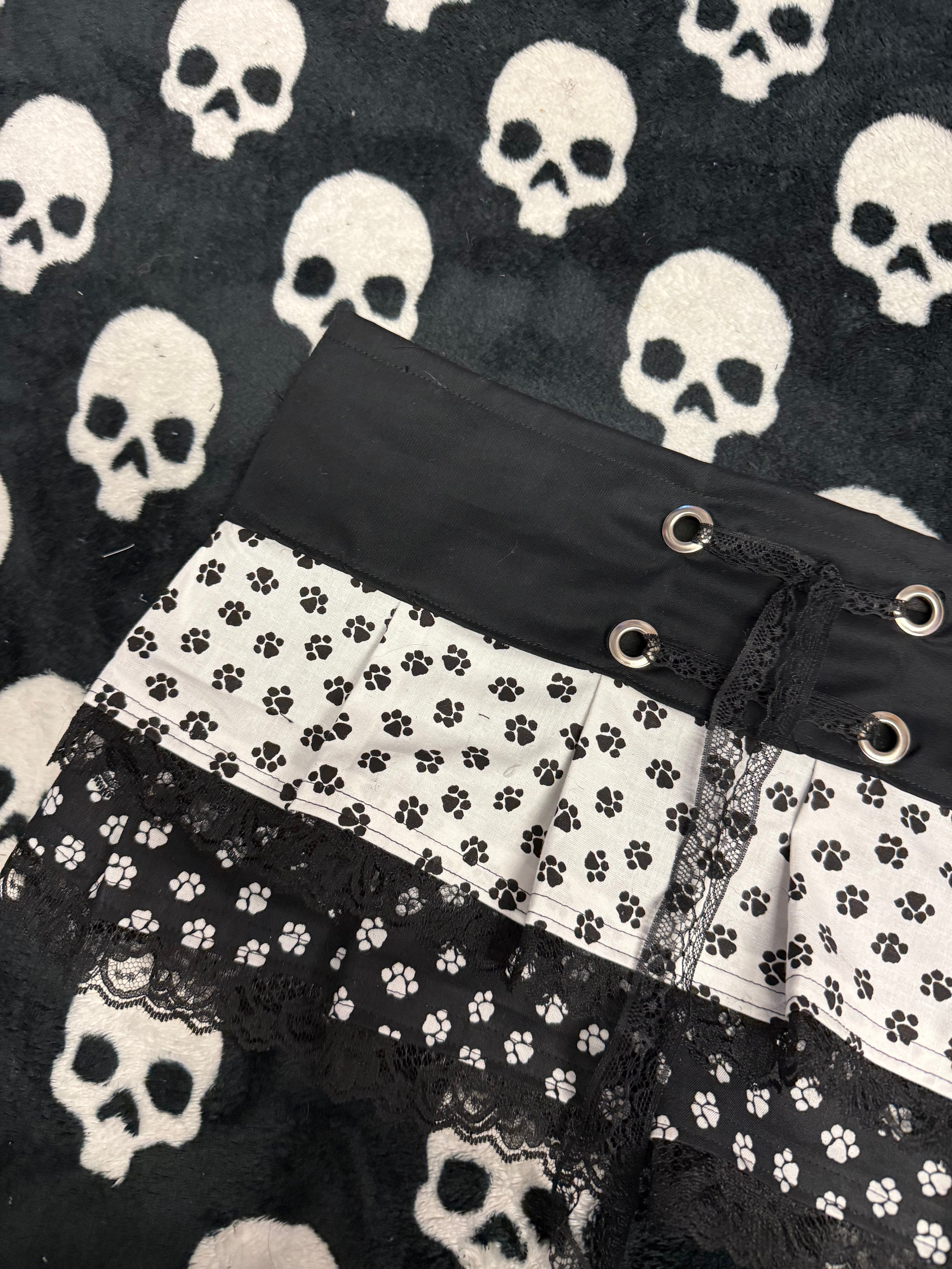 double layered paw print lace up skirt size s