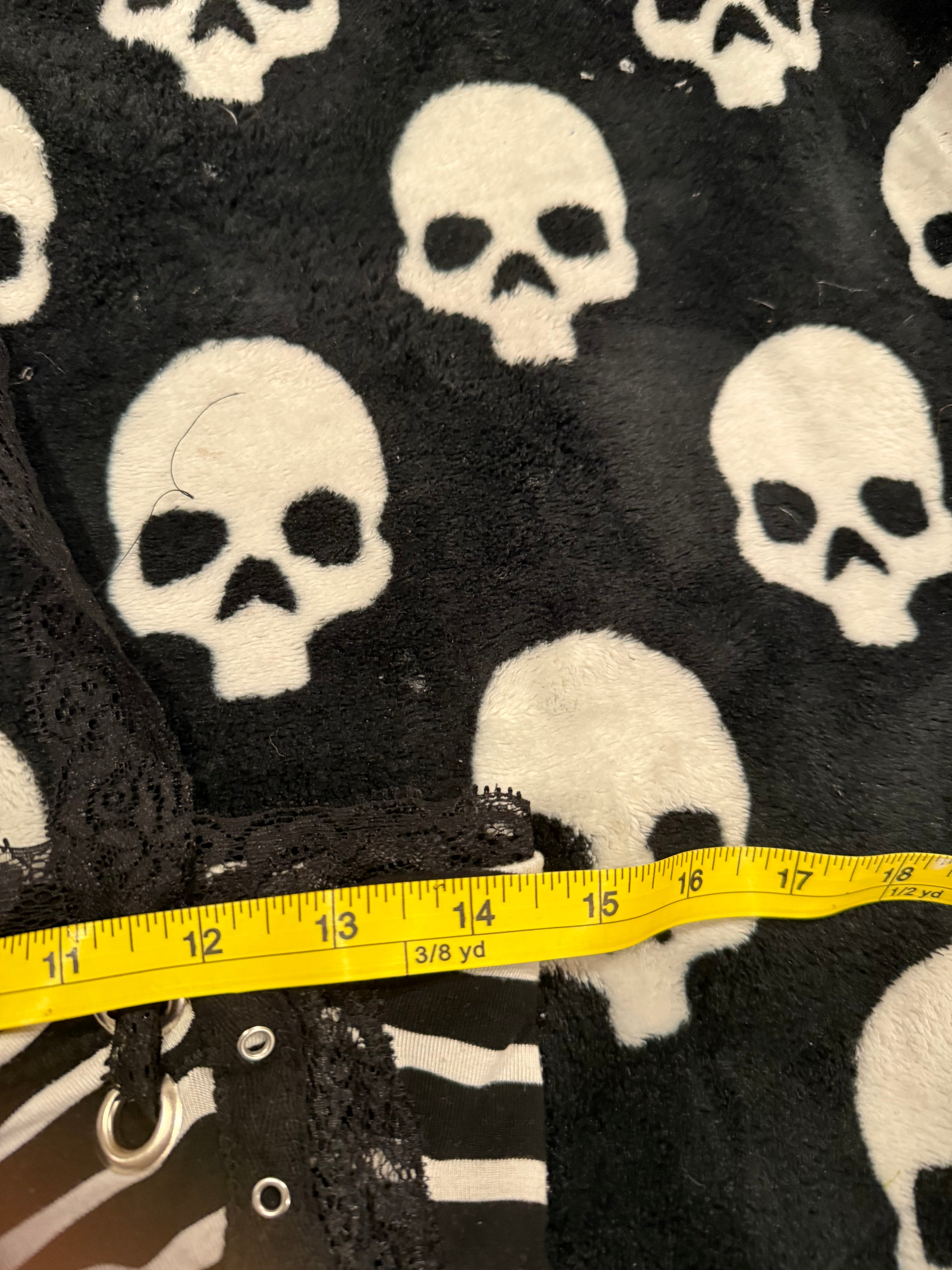 black & white striped skull top size xs