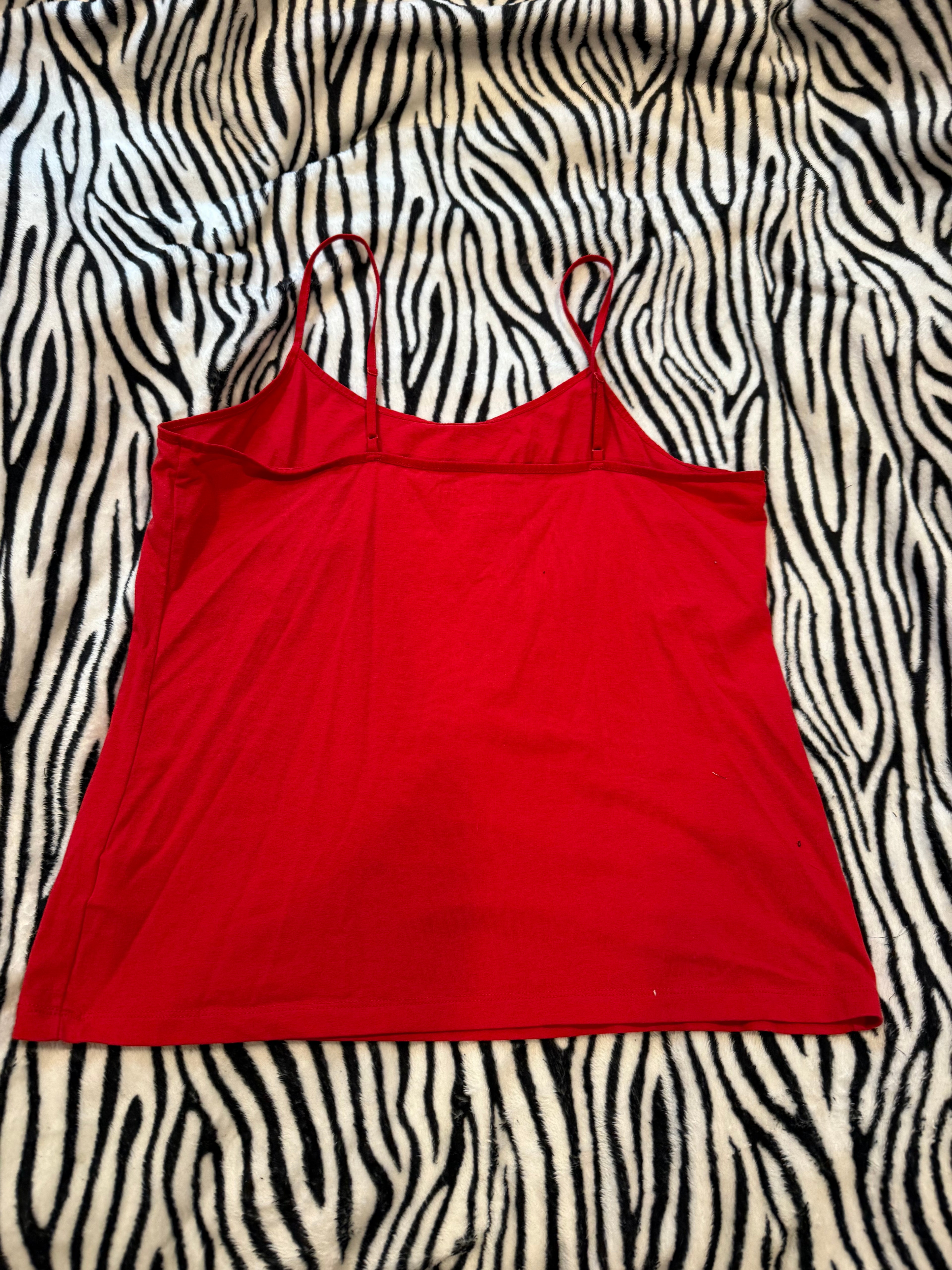red & black skull tank size 2xl