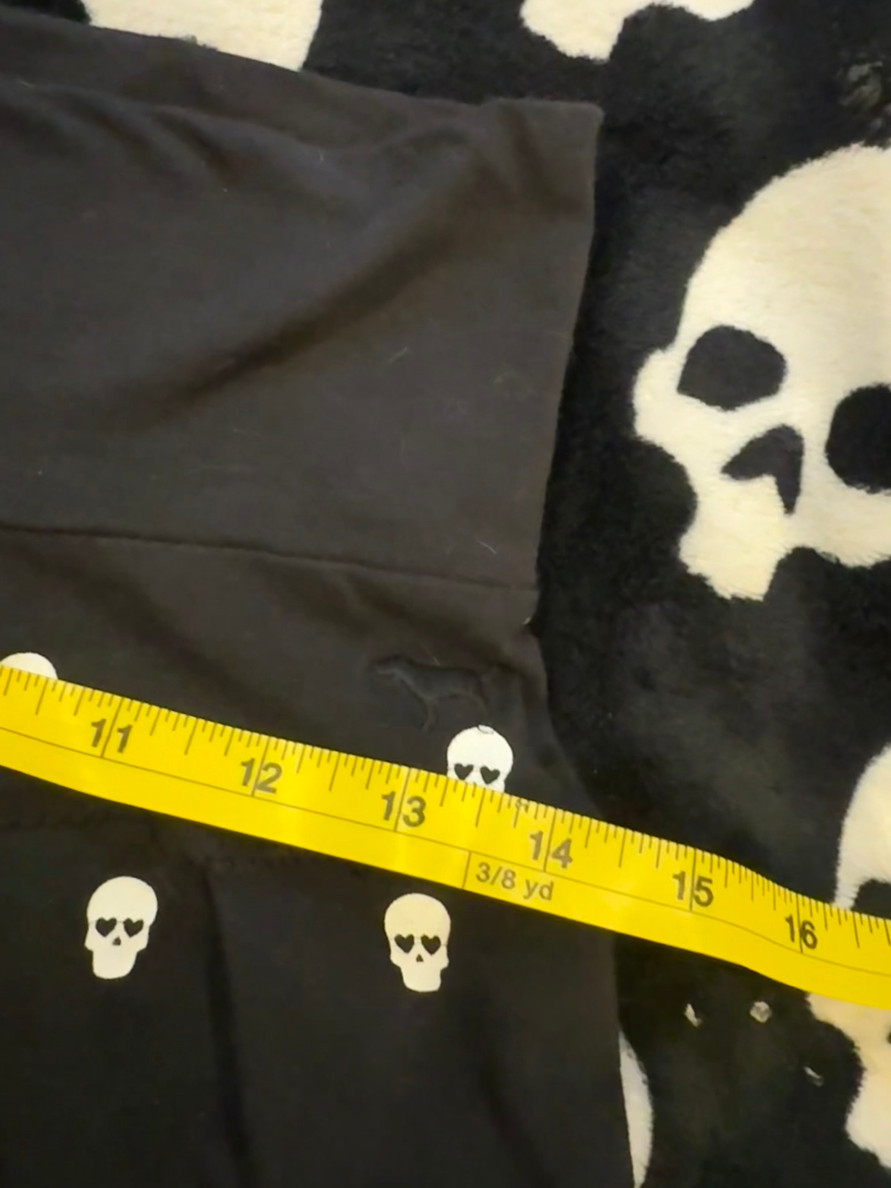 black & white skull skirt size xxs