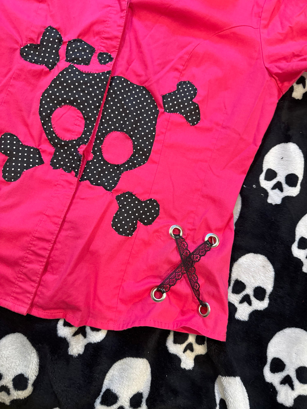 pink & black skull patch button up size n