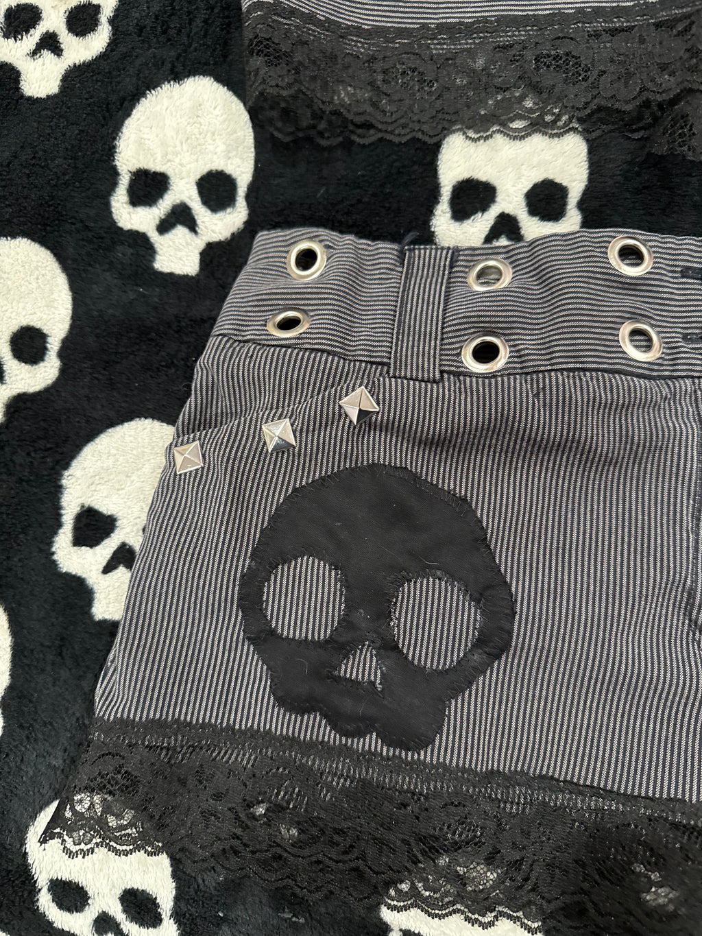 skull grommet lace set size L/XL