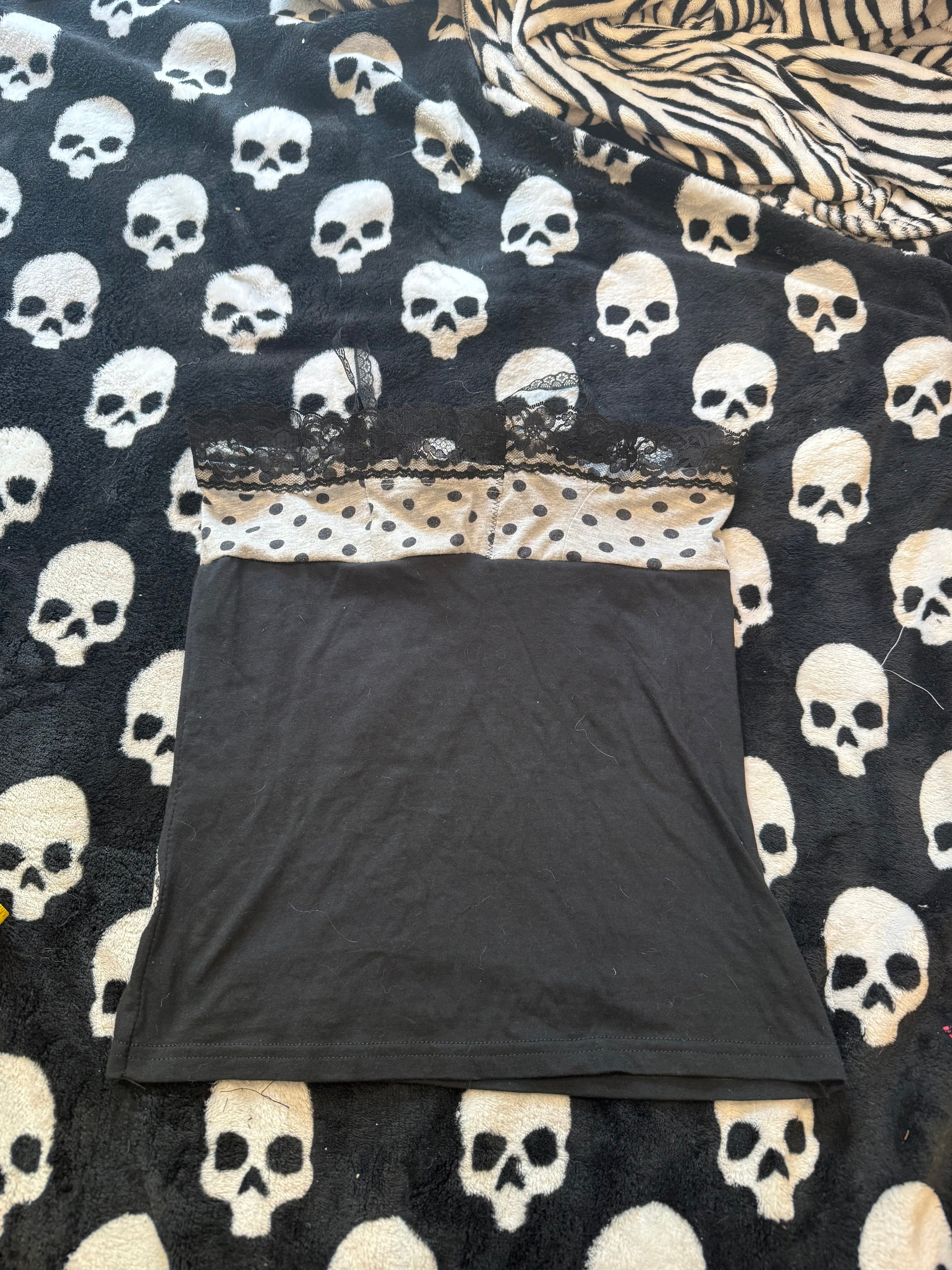 black & grey polka dot skull top size xs/s