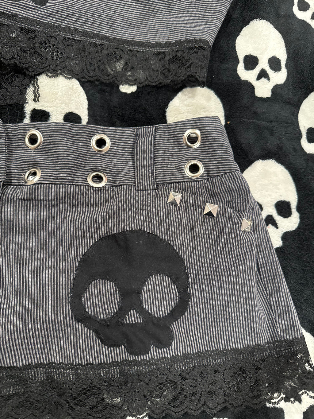 skull grommet lace set size L/XL