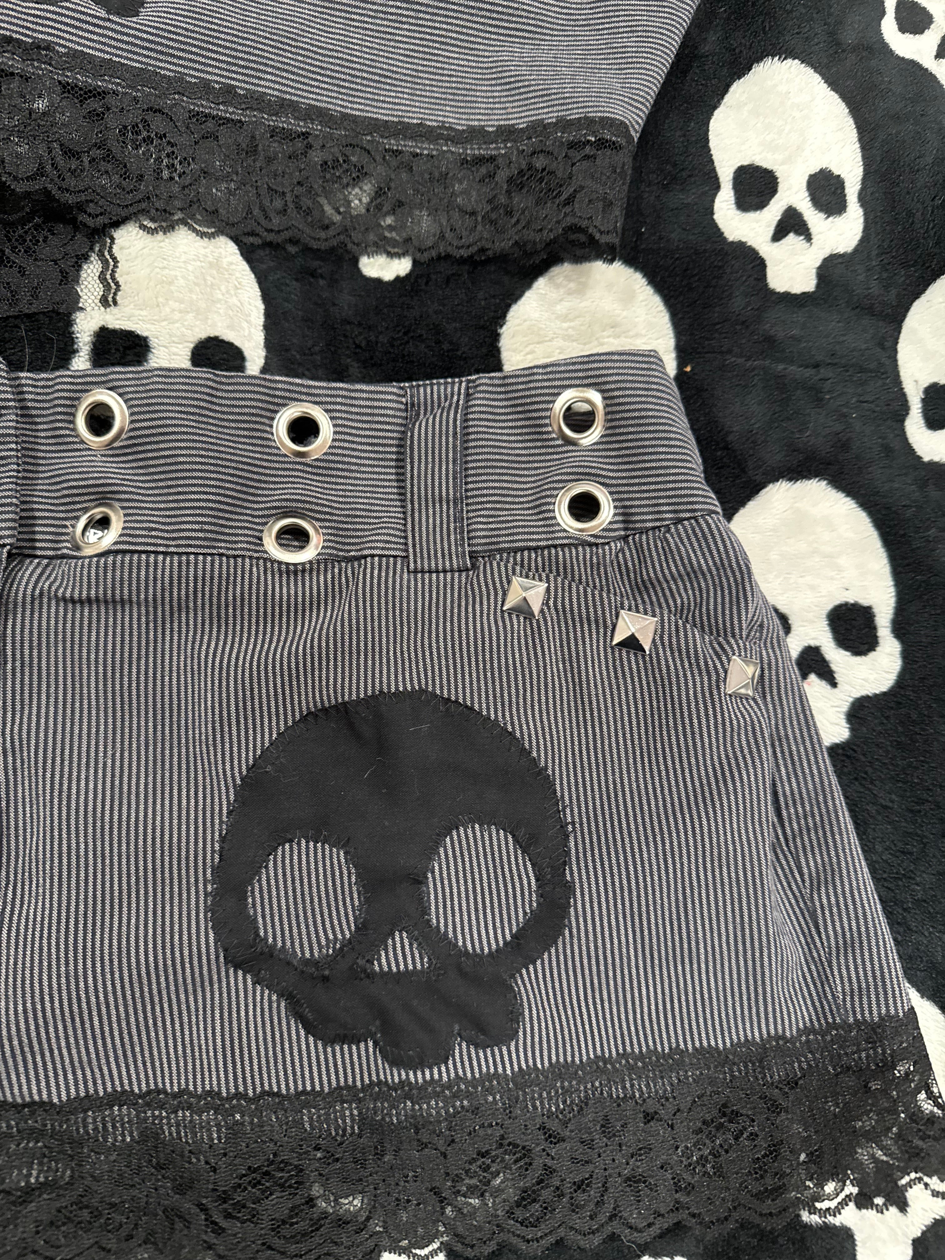 skull grommet lace set size L/XL