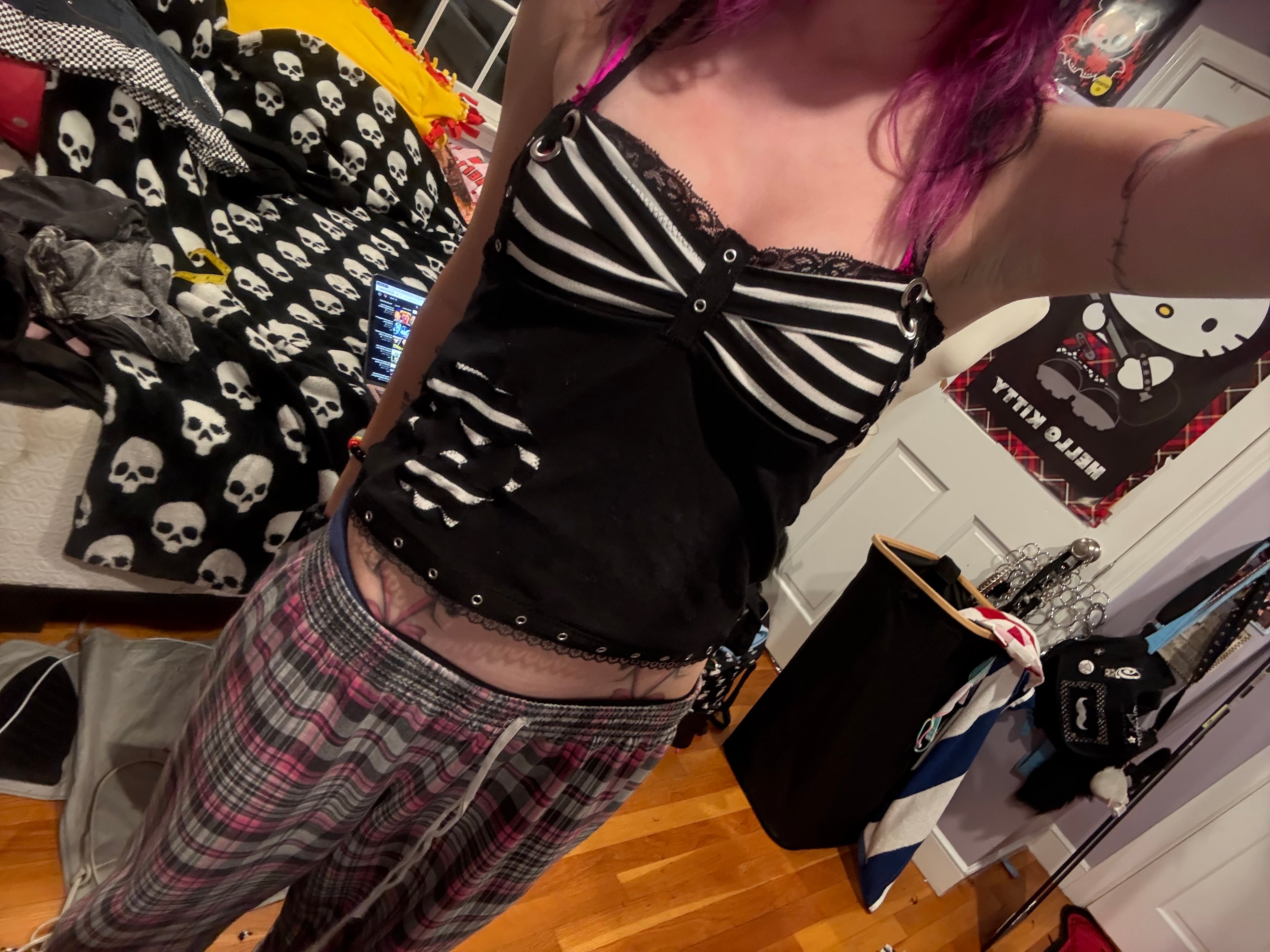 black & white striped skull top size xs