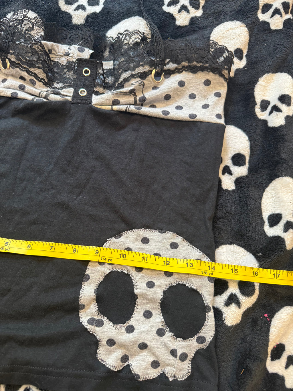 black & grey polka dot skull top size xs/s