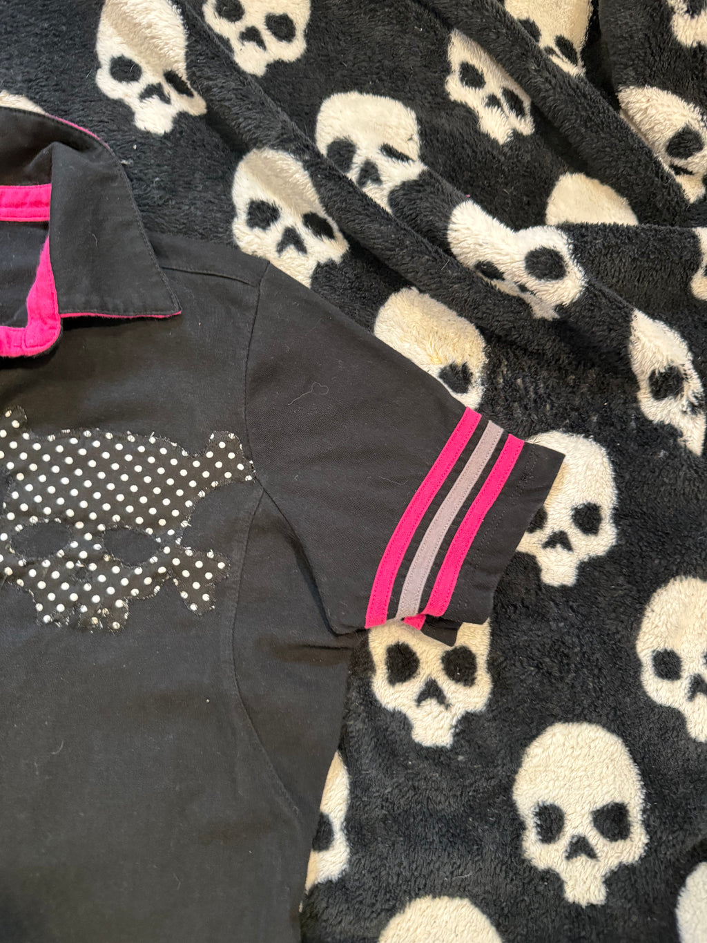 pink & black polka dot skull lace up polo size m