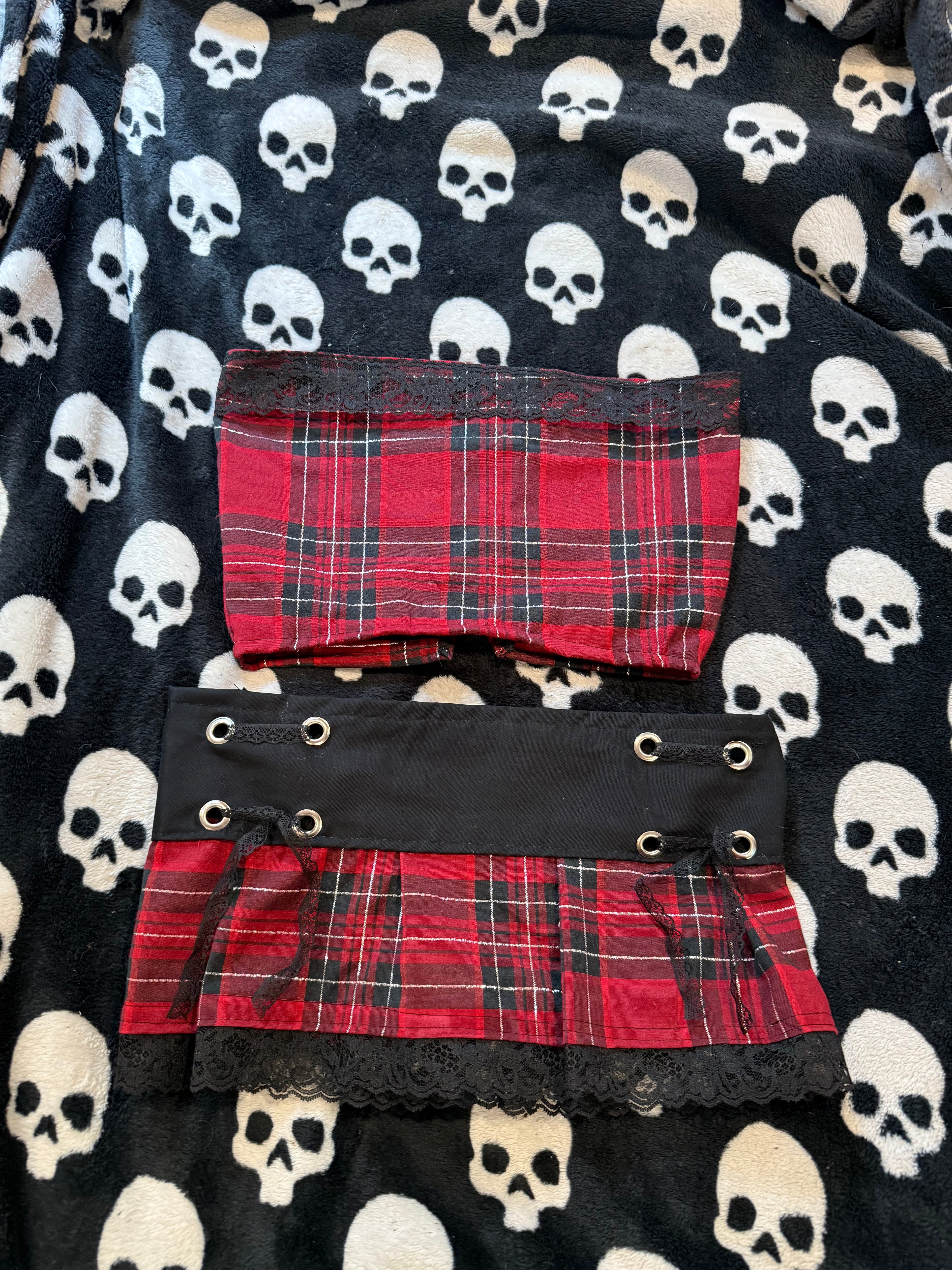 red & black plaid lace up set size xs