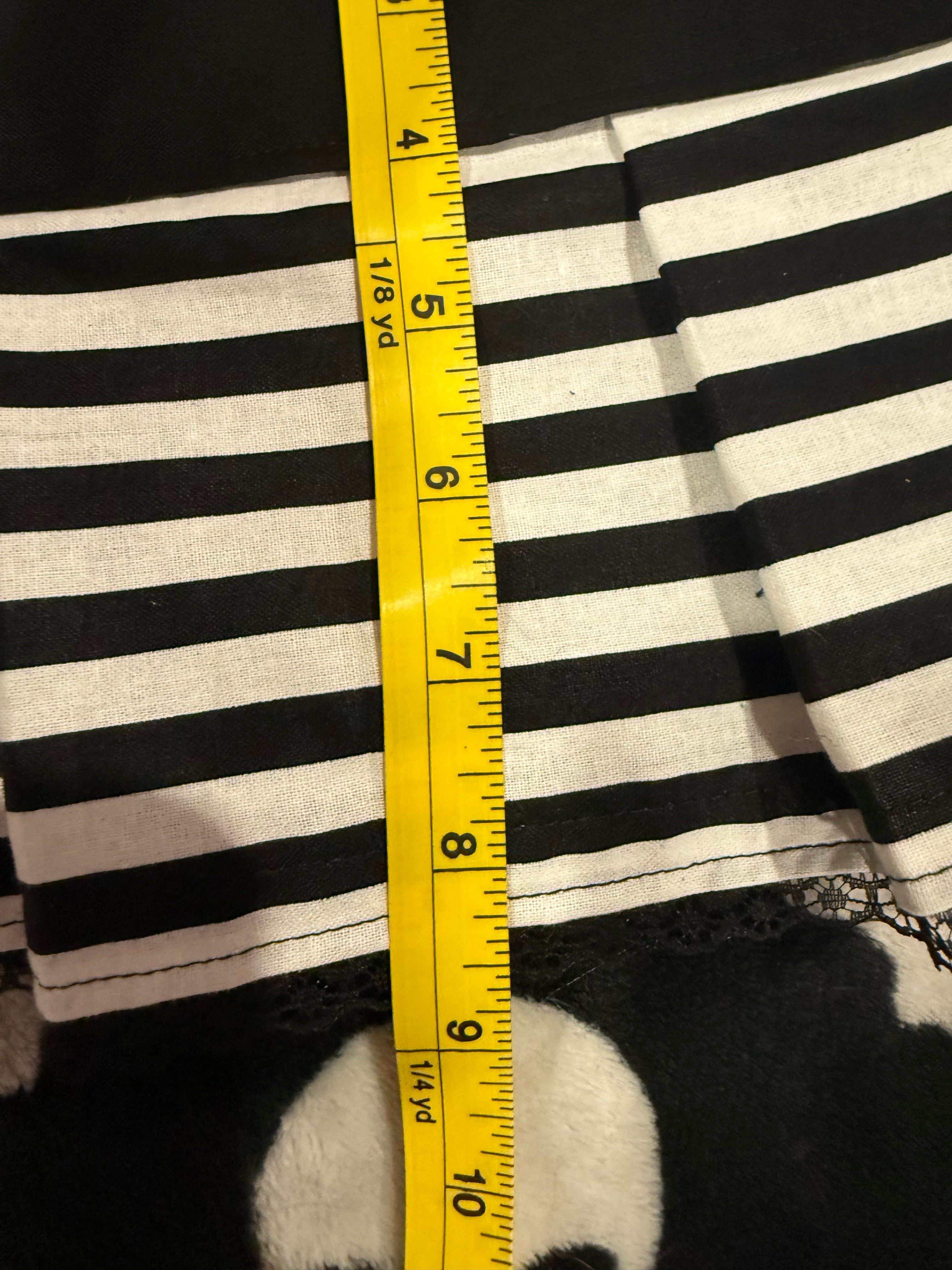 striped skull skirt size m