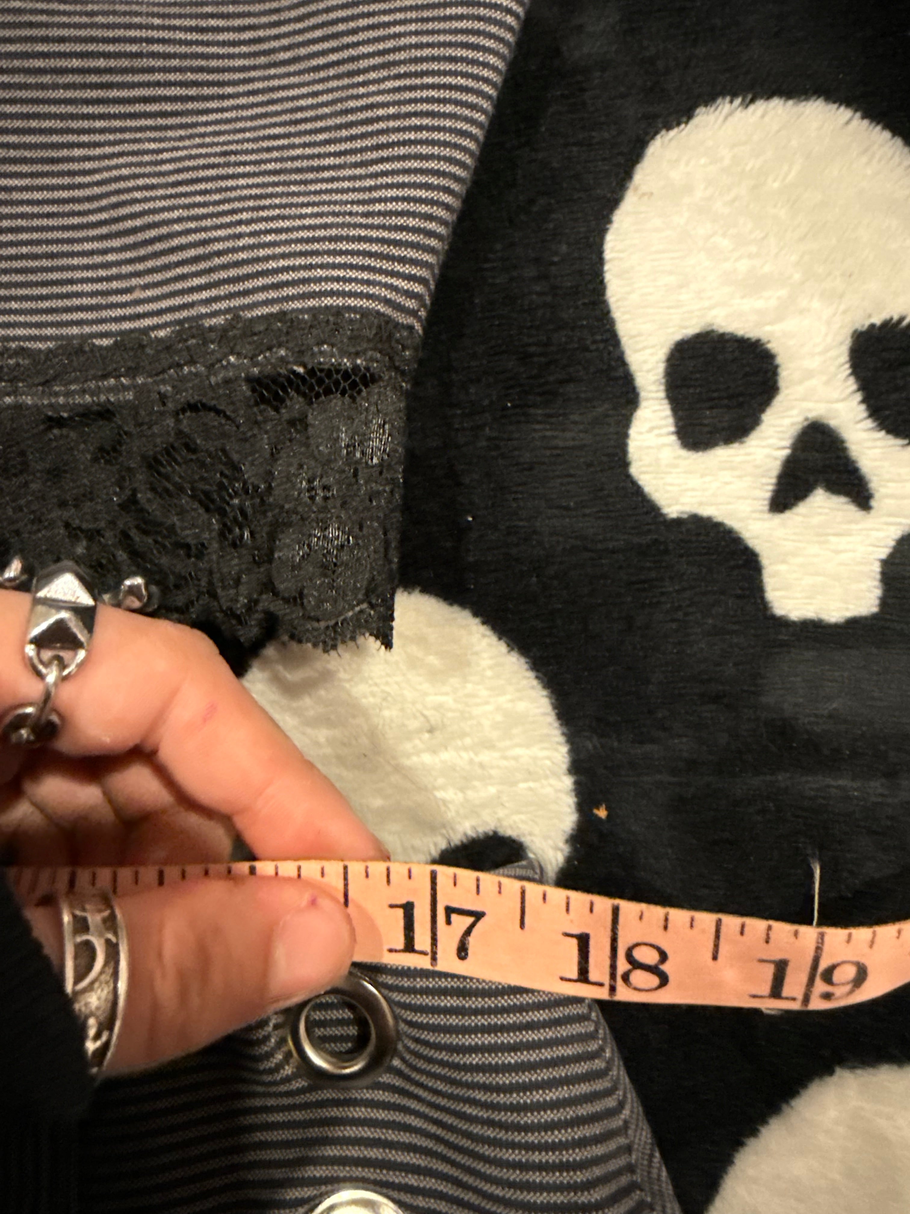 skull grommet lace set size L/XL