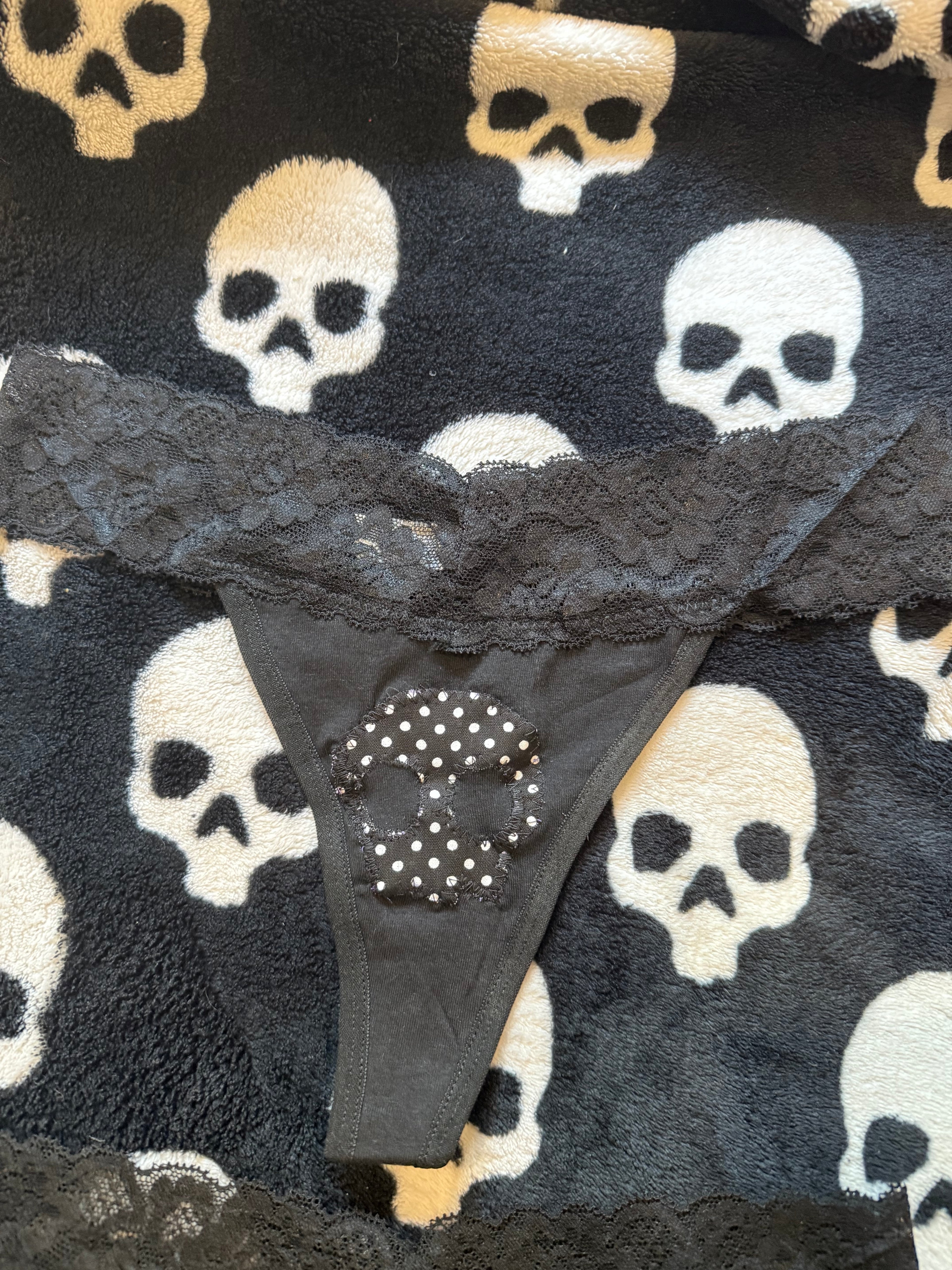 skull thong size xs/s