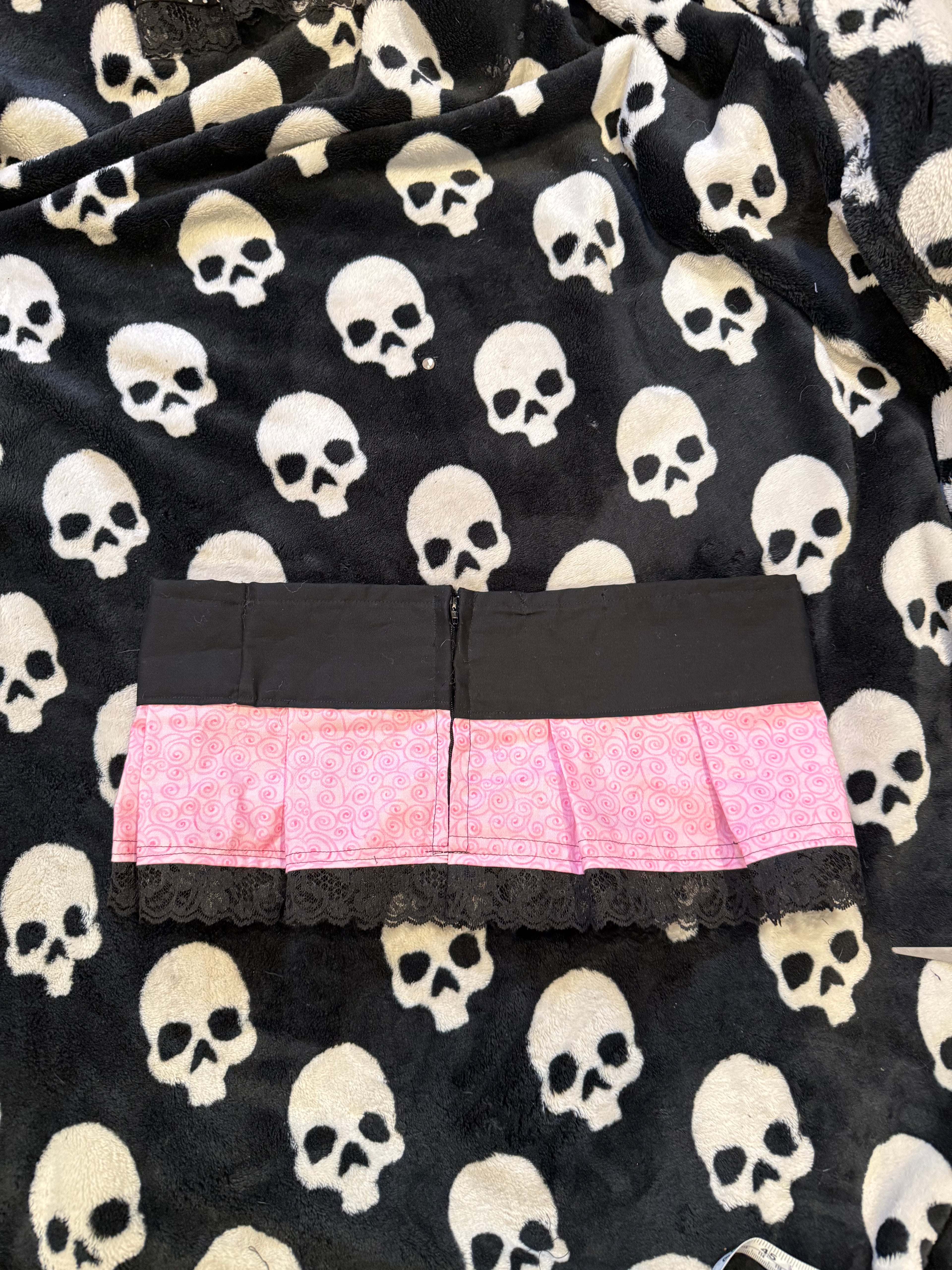 pink swirl lace up skirt size xs