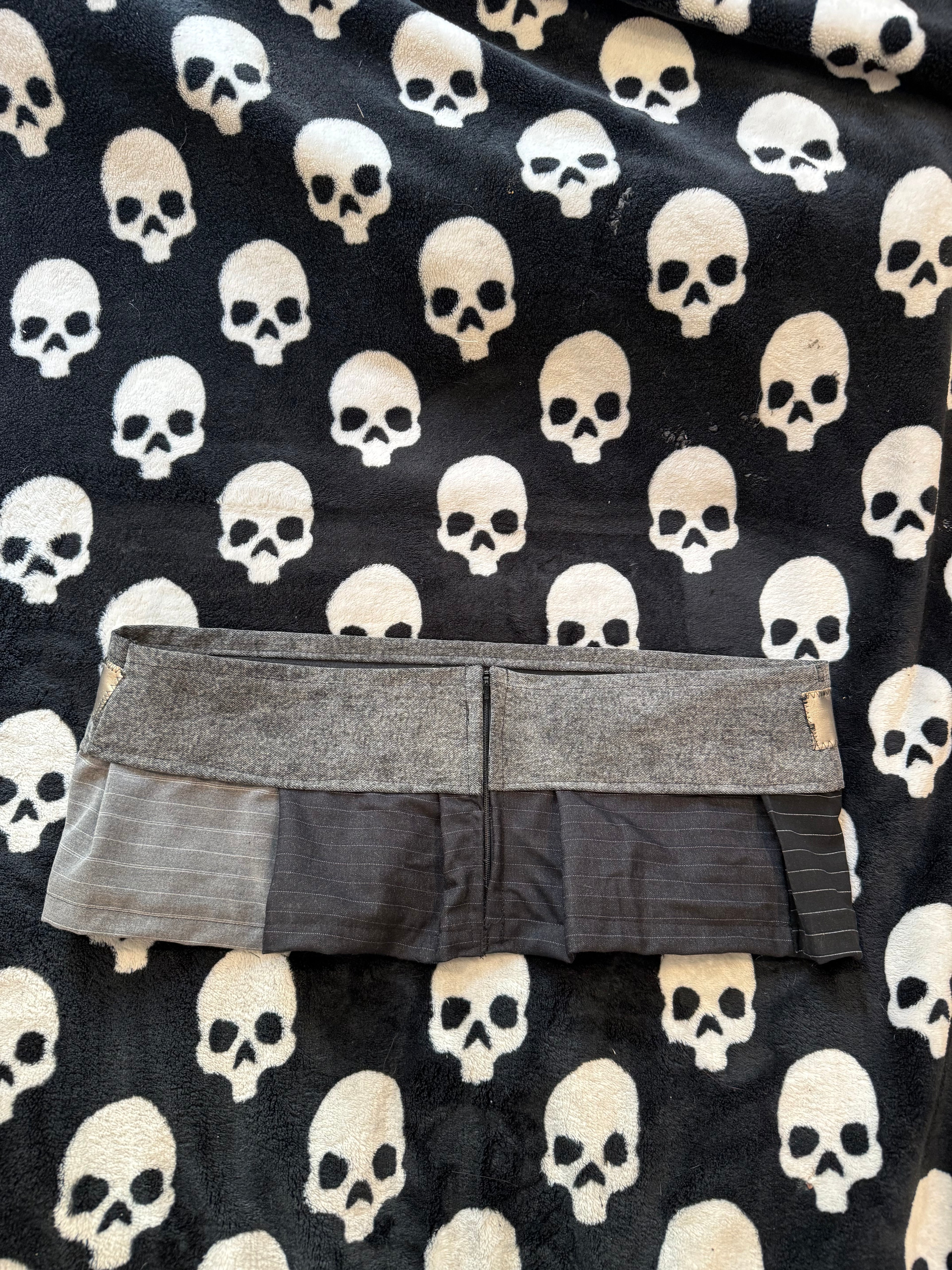 pinstripe rhinestone skirt size L