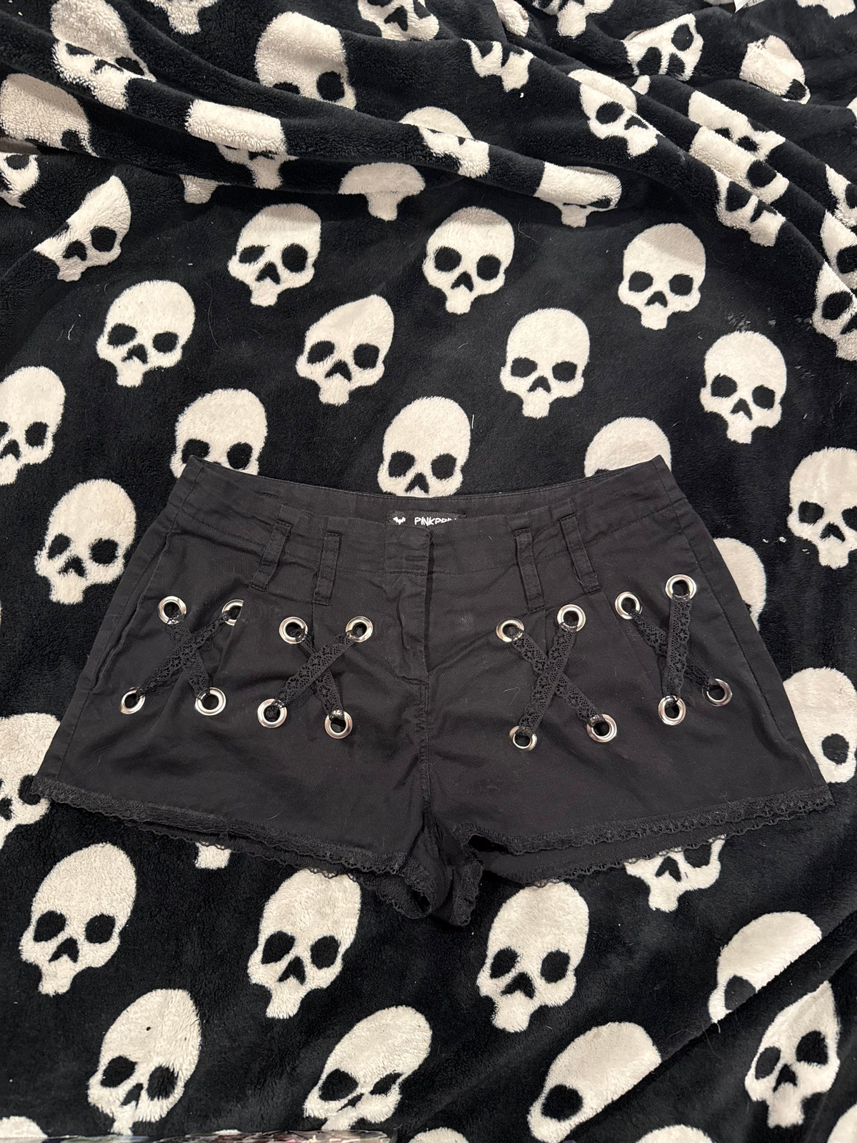 black grommet lace up shorts size s