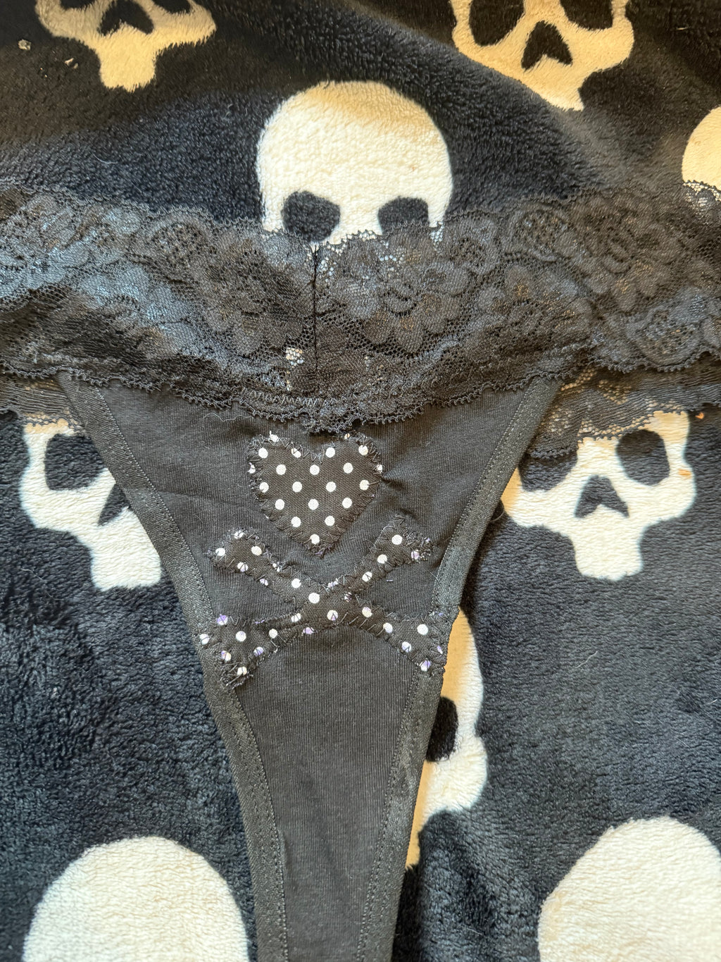 tokidoki polka dot skull thong size xs/s