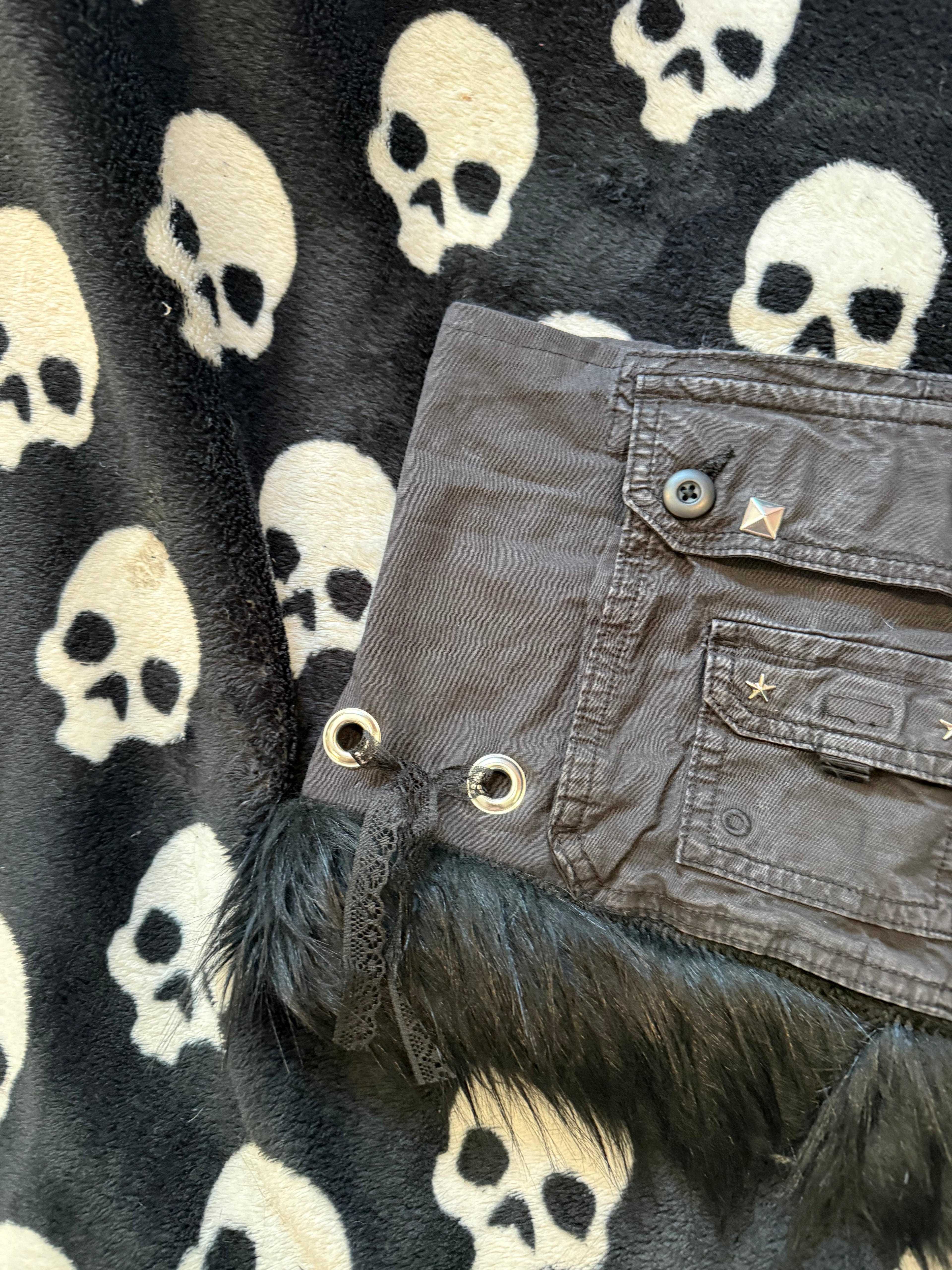 lace up fur pocket skirt size m/l