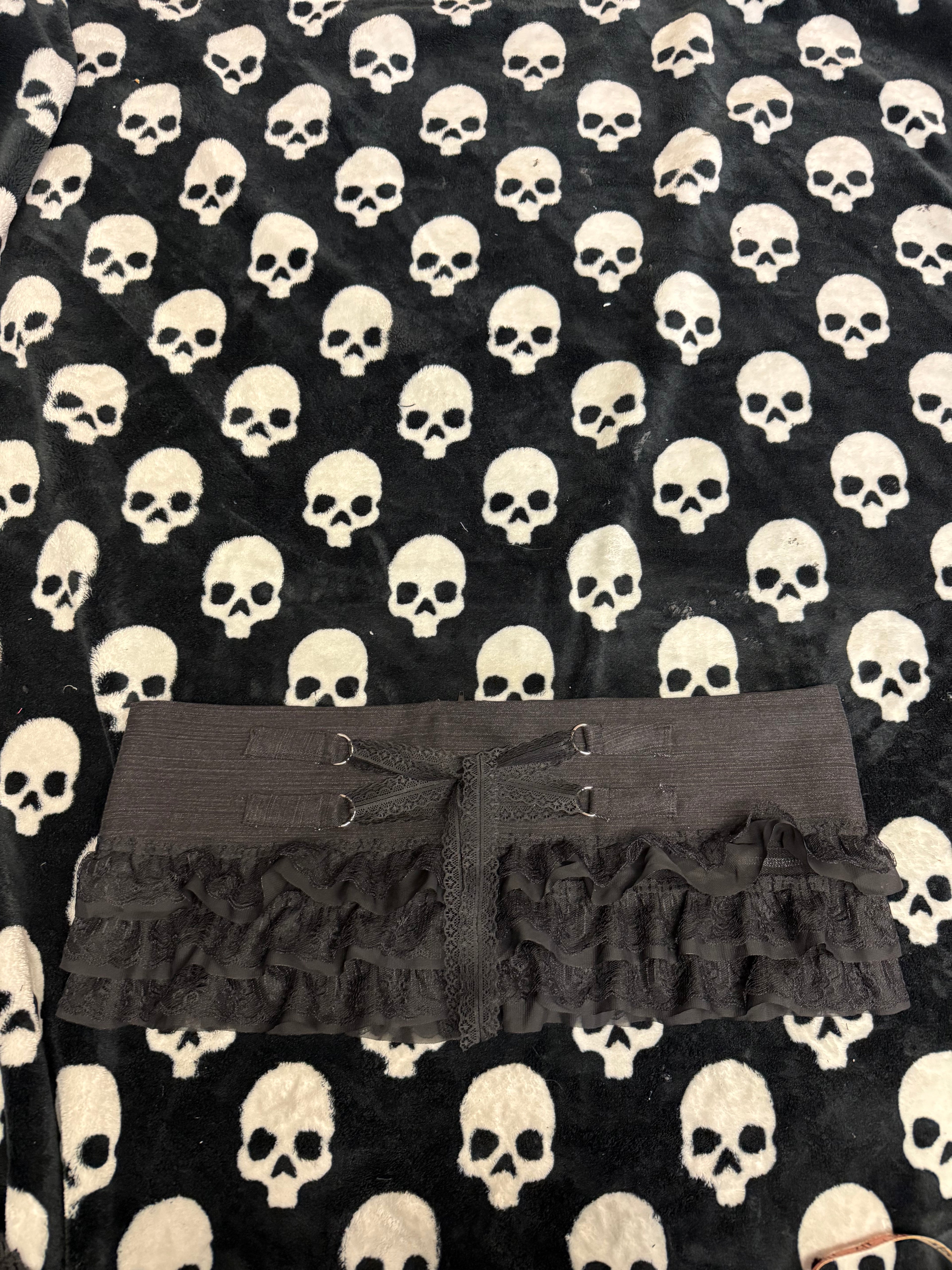 black lace up ruffle skirt size 2xl