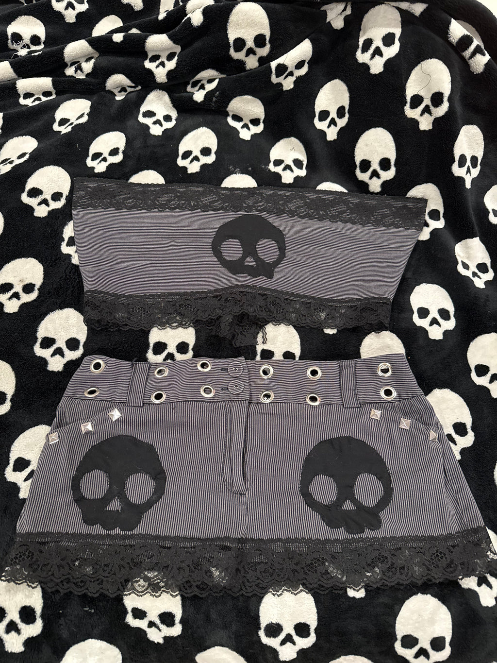 skull grommet lace set size L/XL