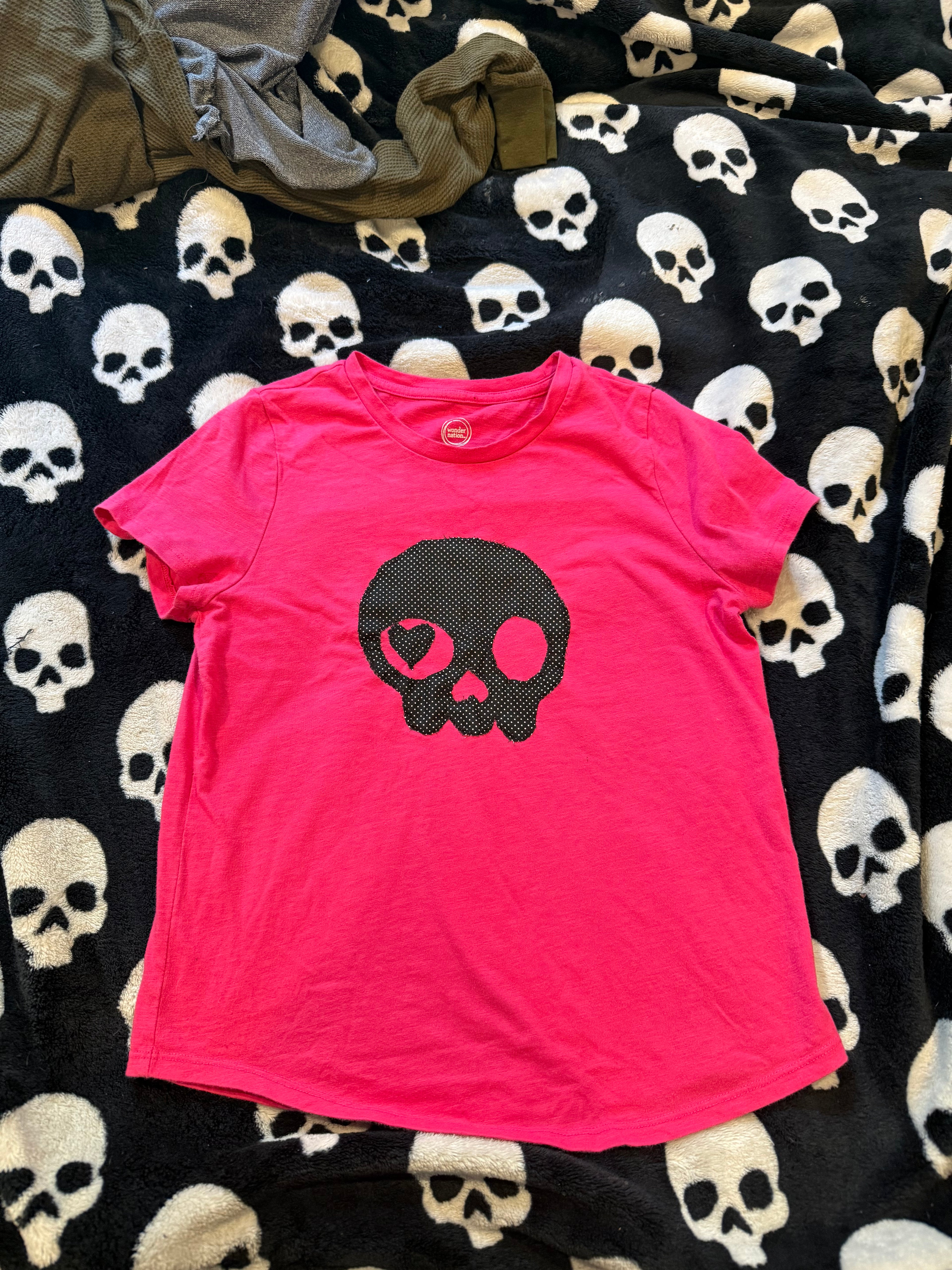 hot pink polka dot skull shirt size xs/s