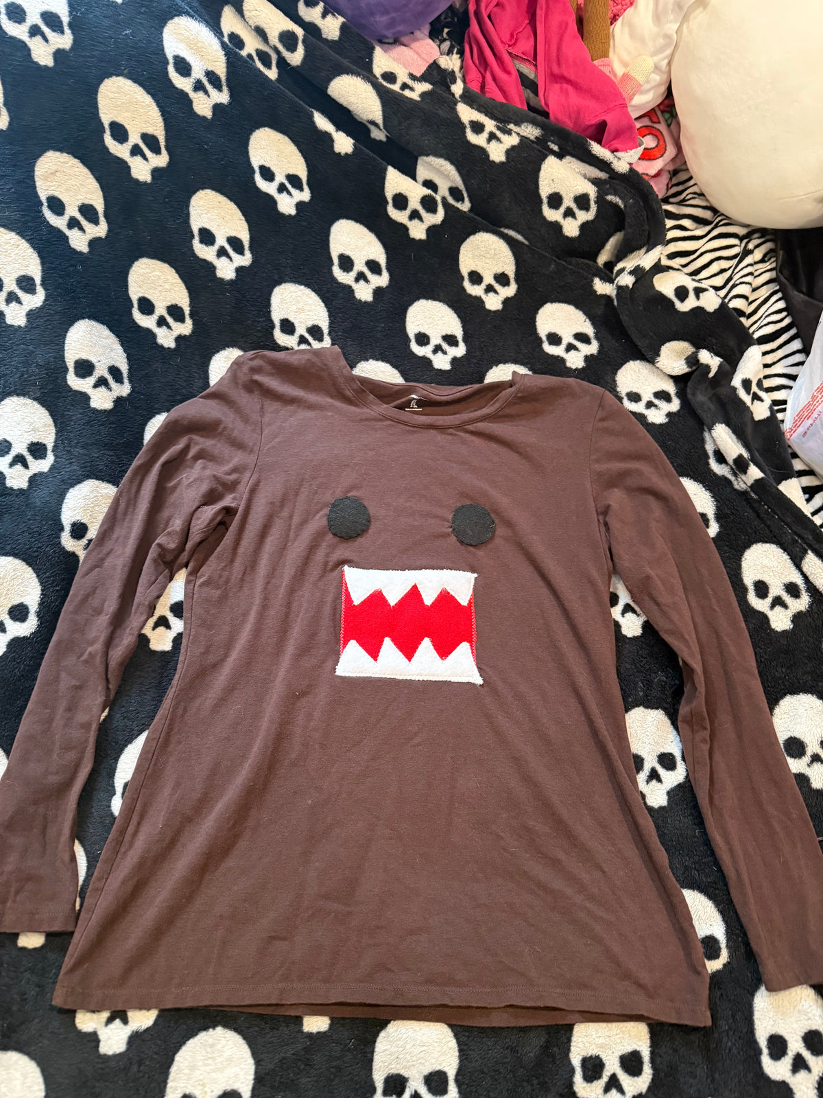 domo long sleeve size L