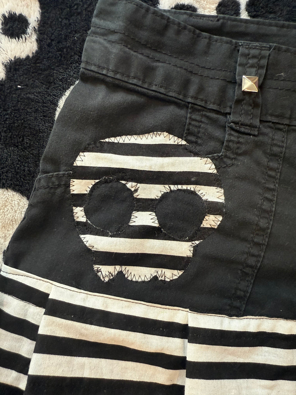 black & white striped skull skirt size m/l
