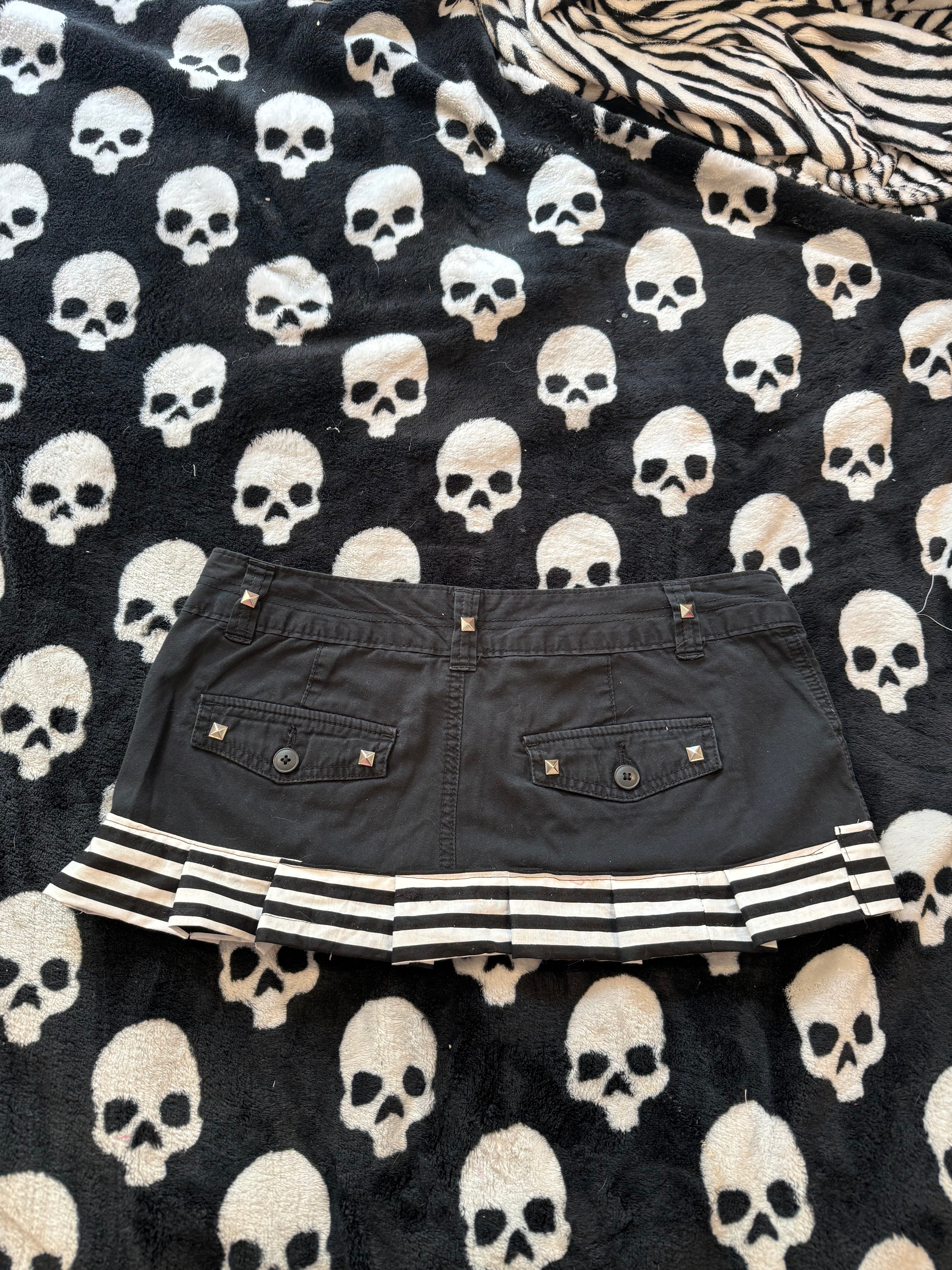 black & white striped skull skirt size m/l