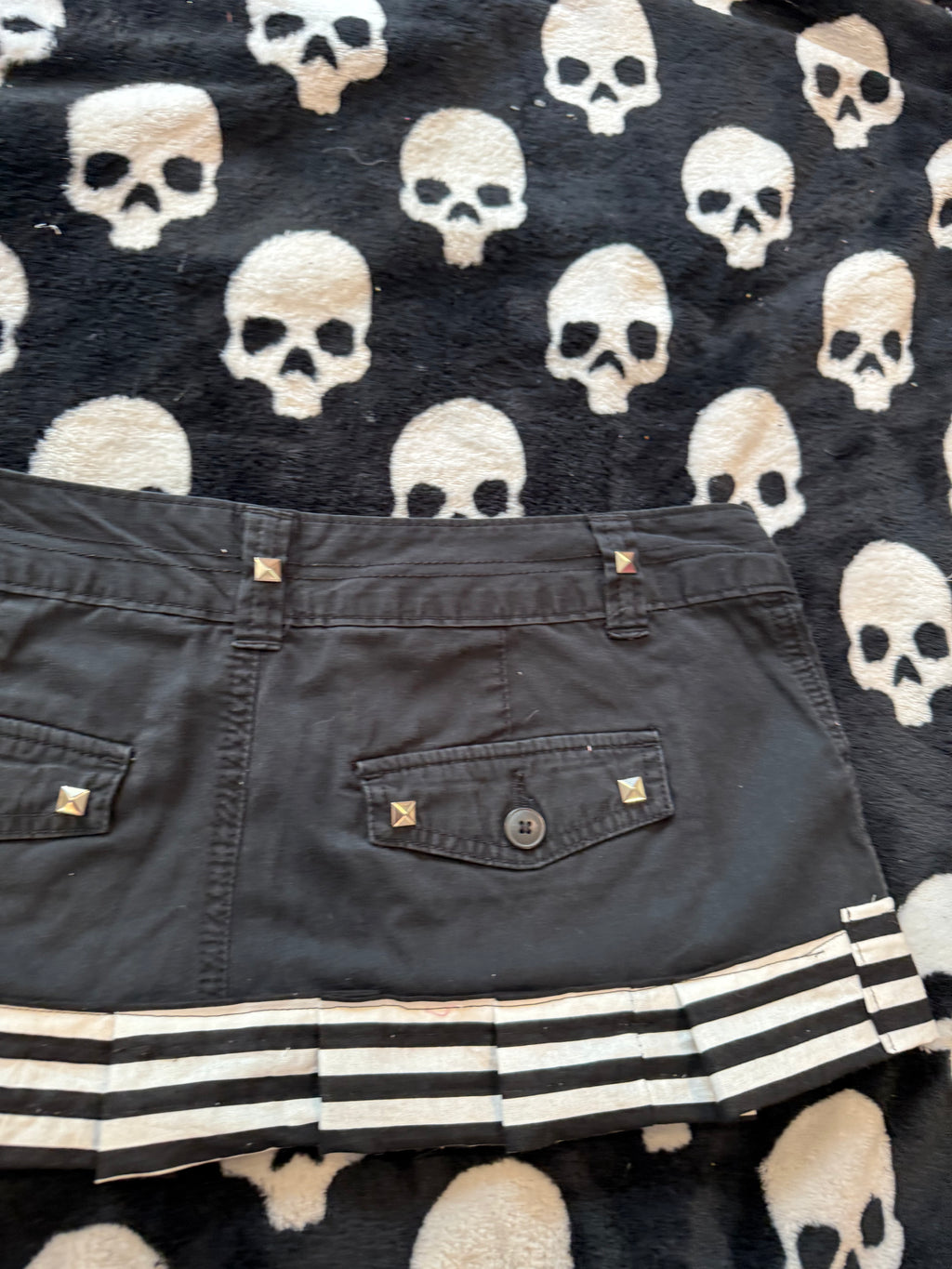 black & white striped skull skirt size m/l
