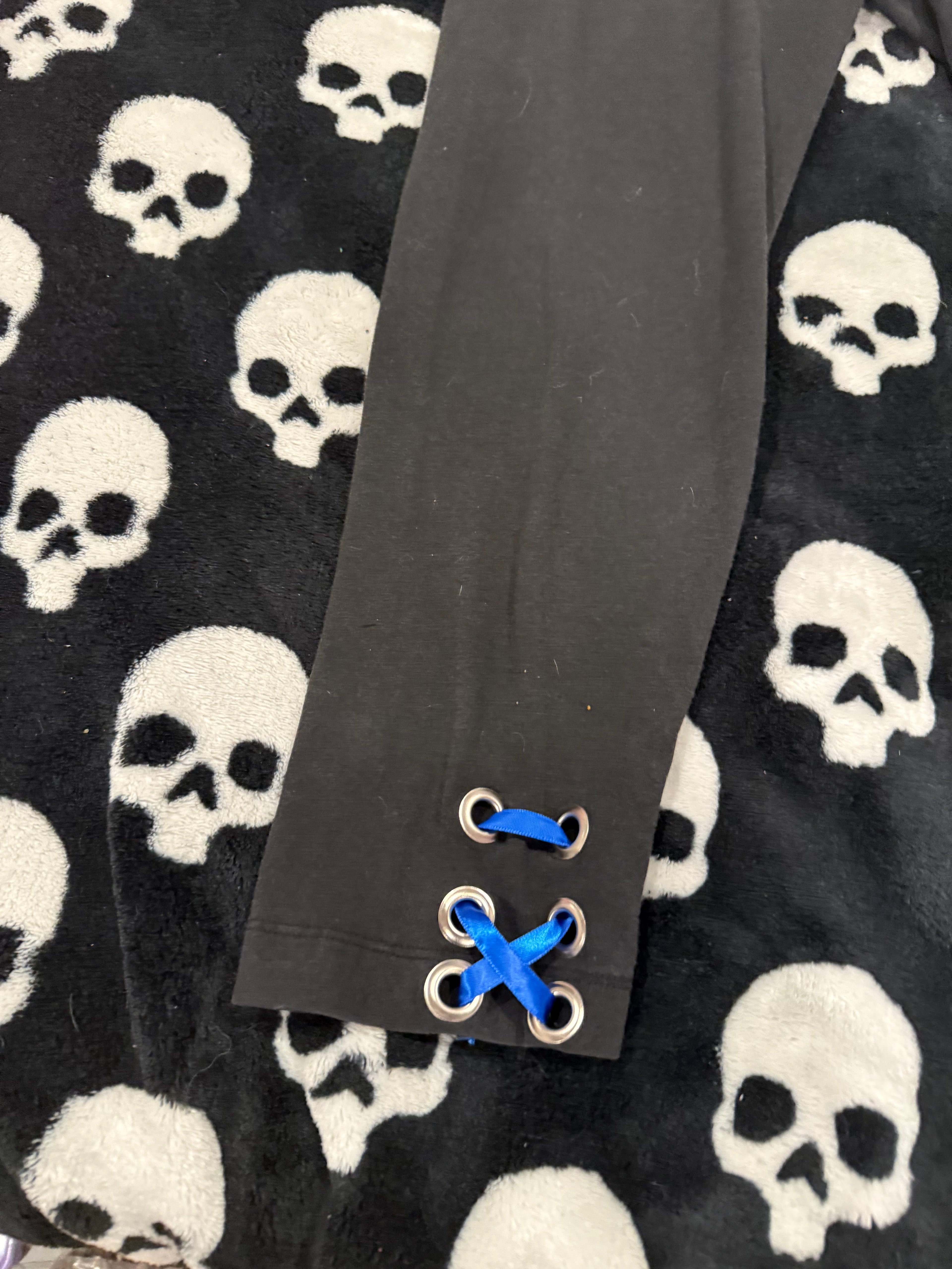 black & blue capris size xs
