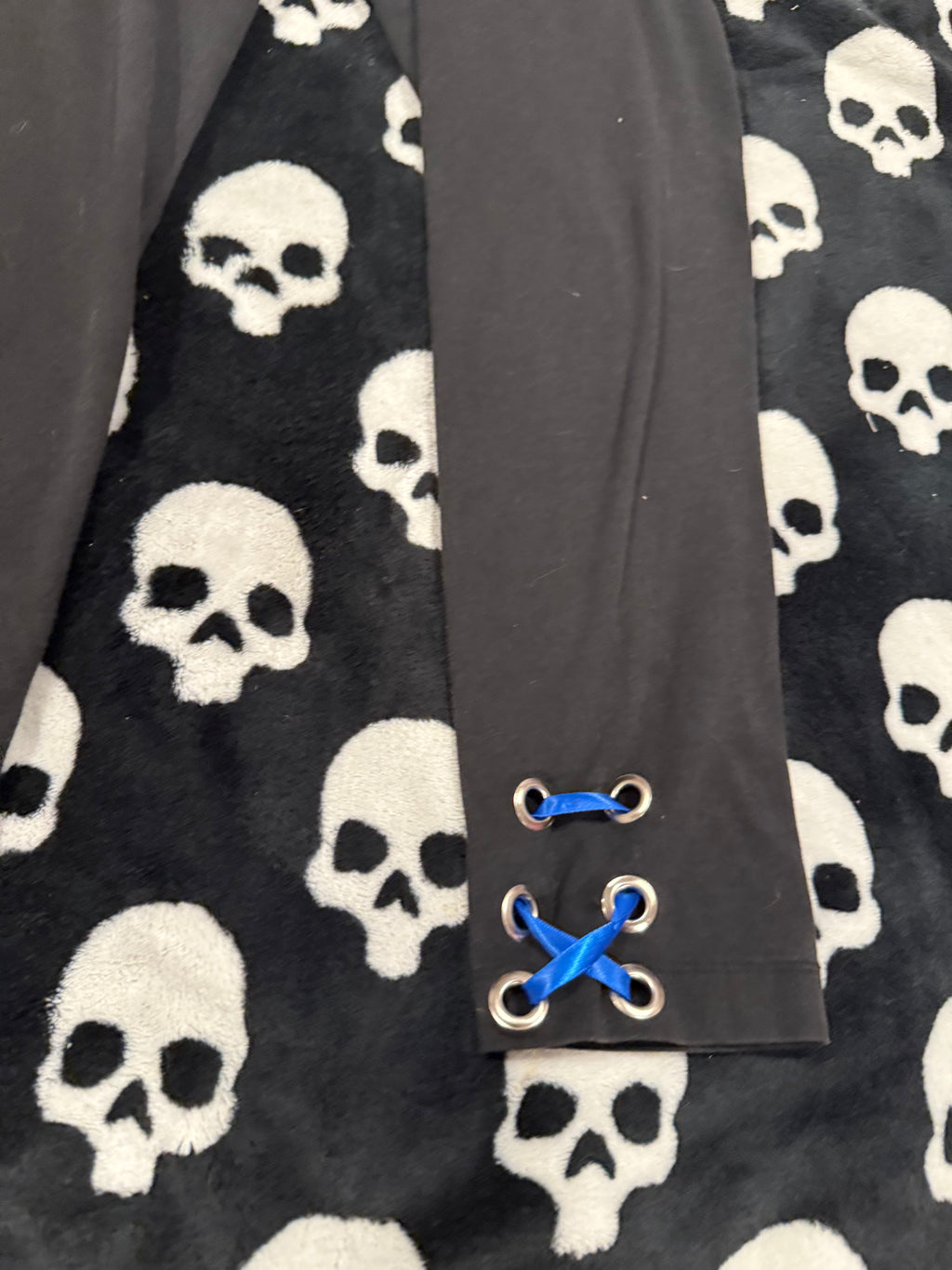 black & blue capris size xs
