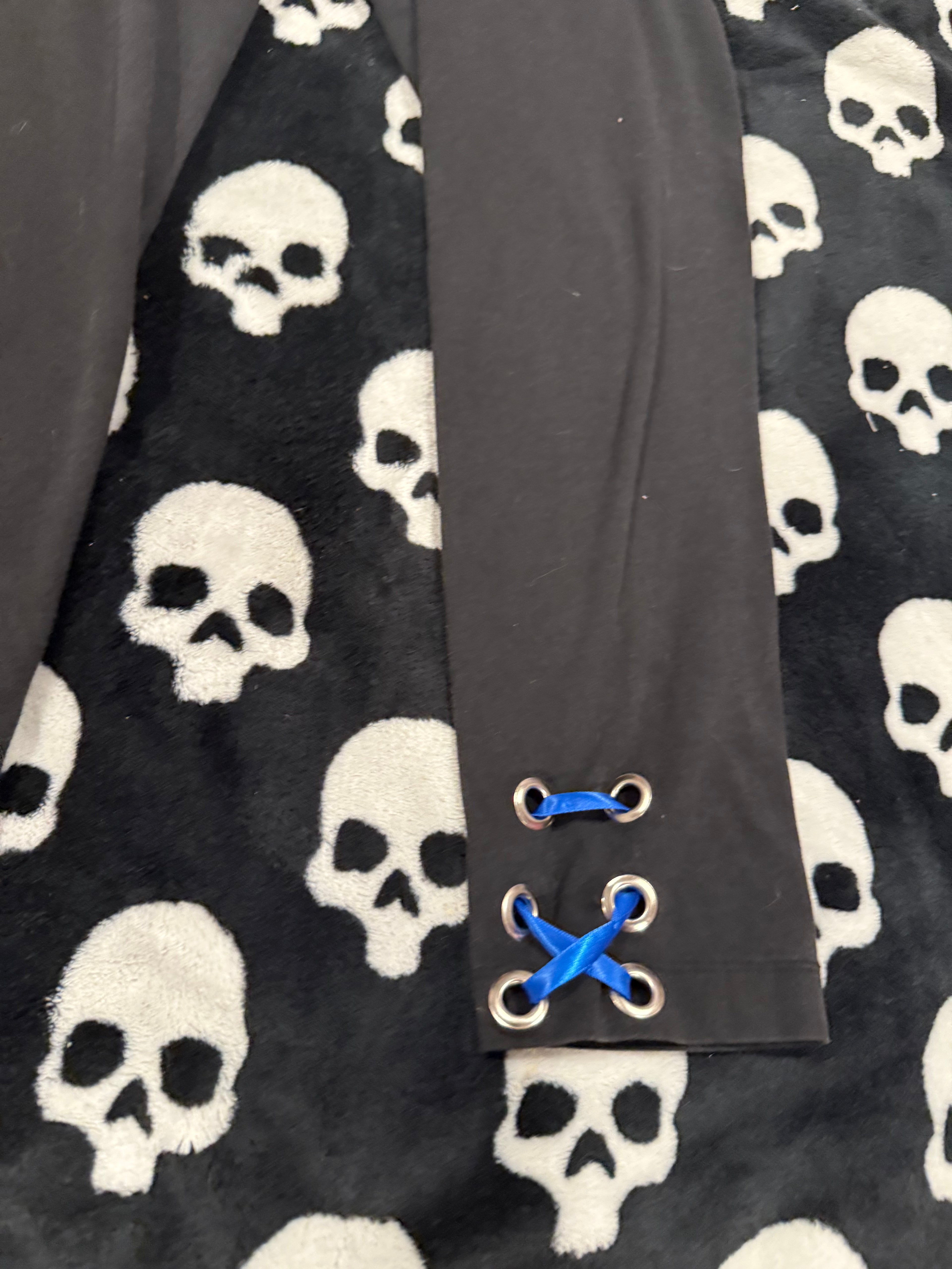 black & blue capris size xs