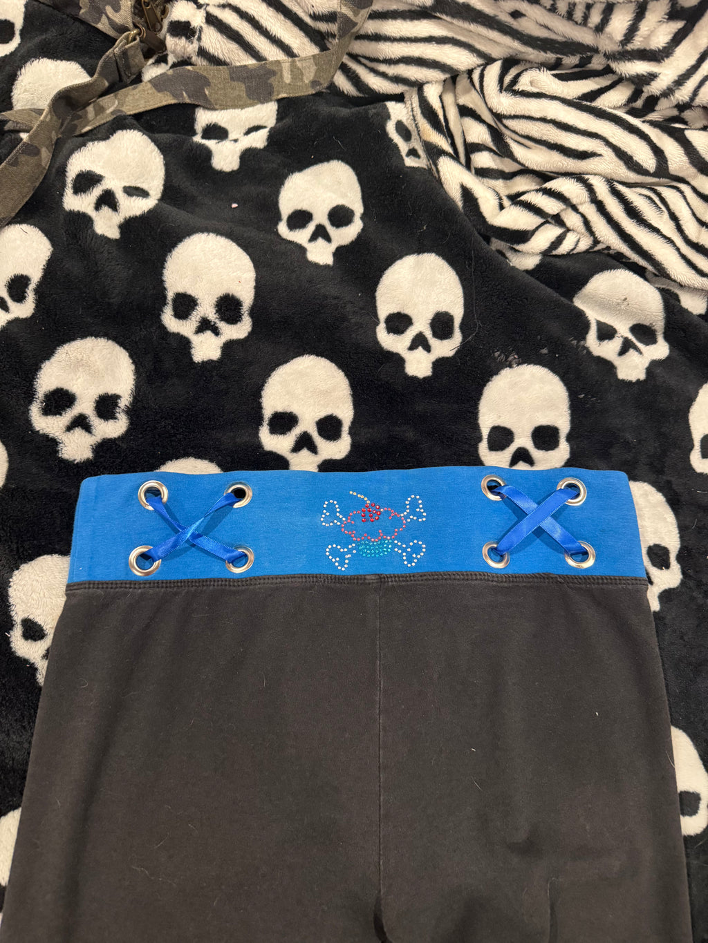 black & blue capris size xs