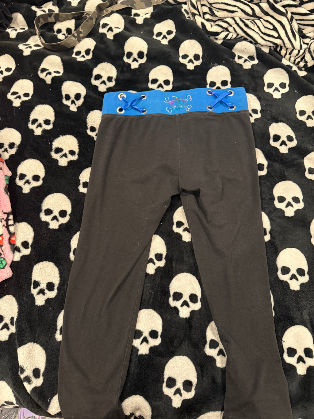 black & blue capris size xs