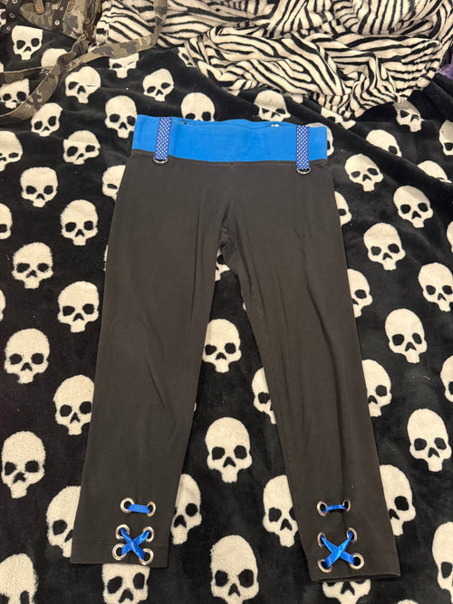 black & blue capris size xs