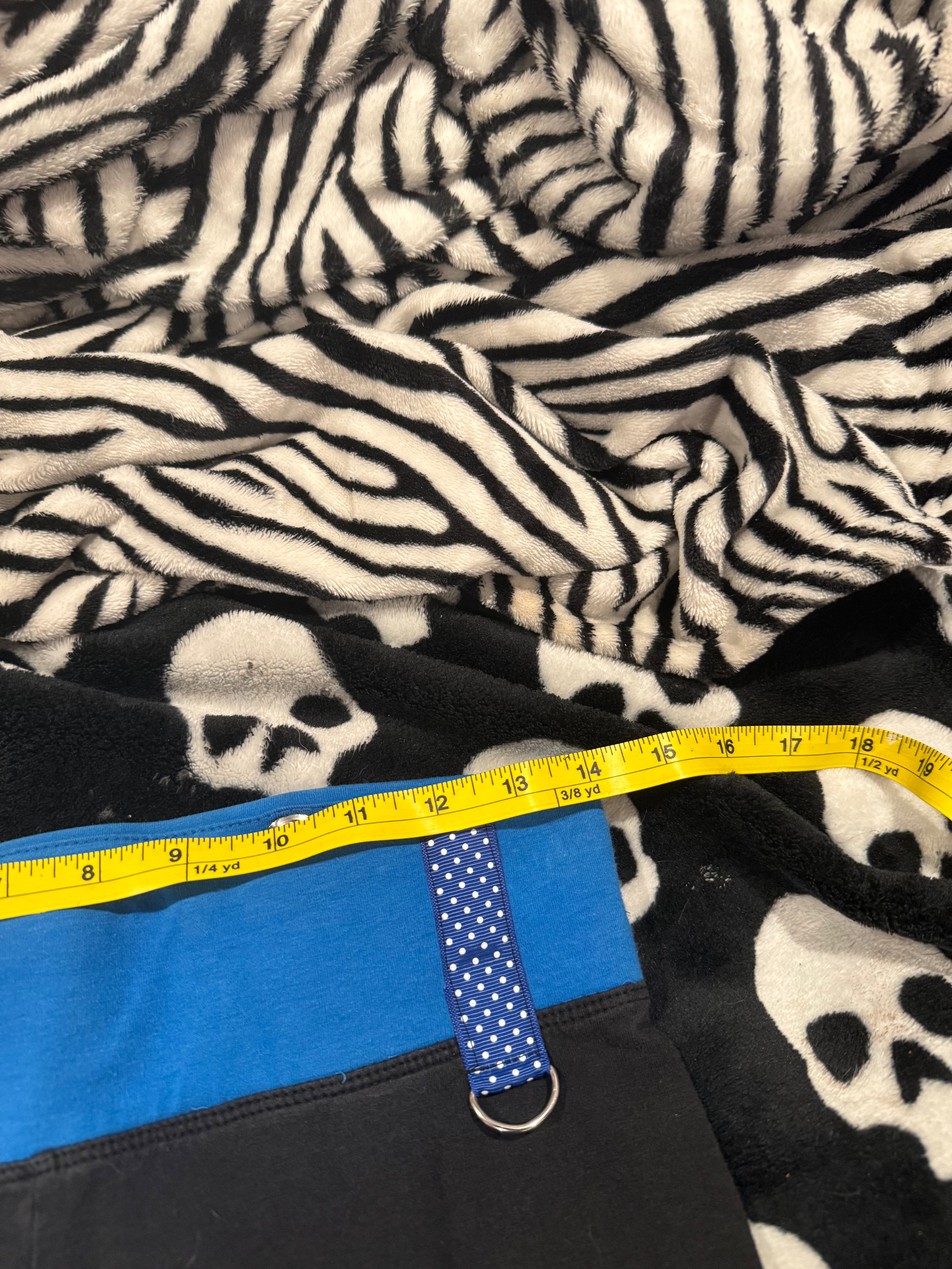 black & blue capris size xs