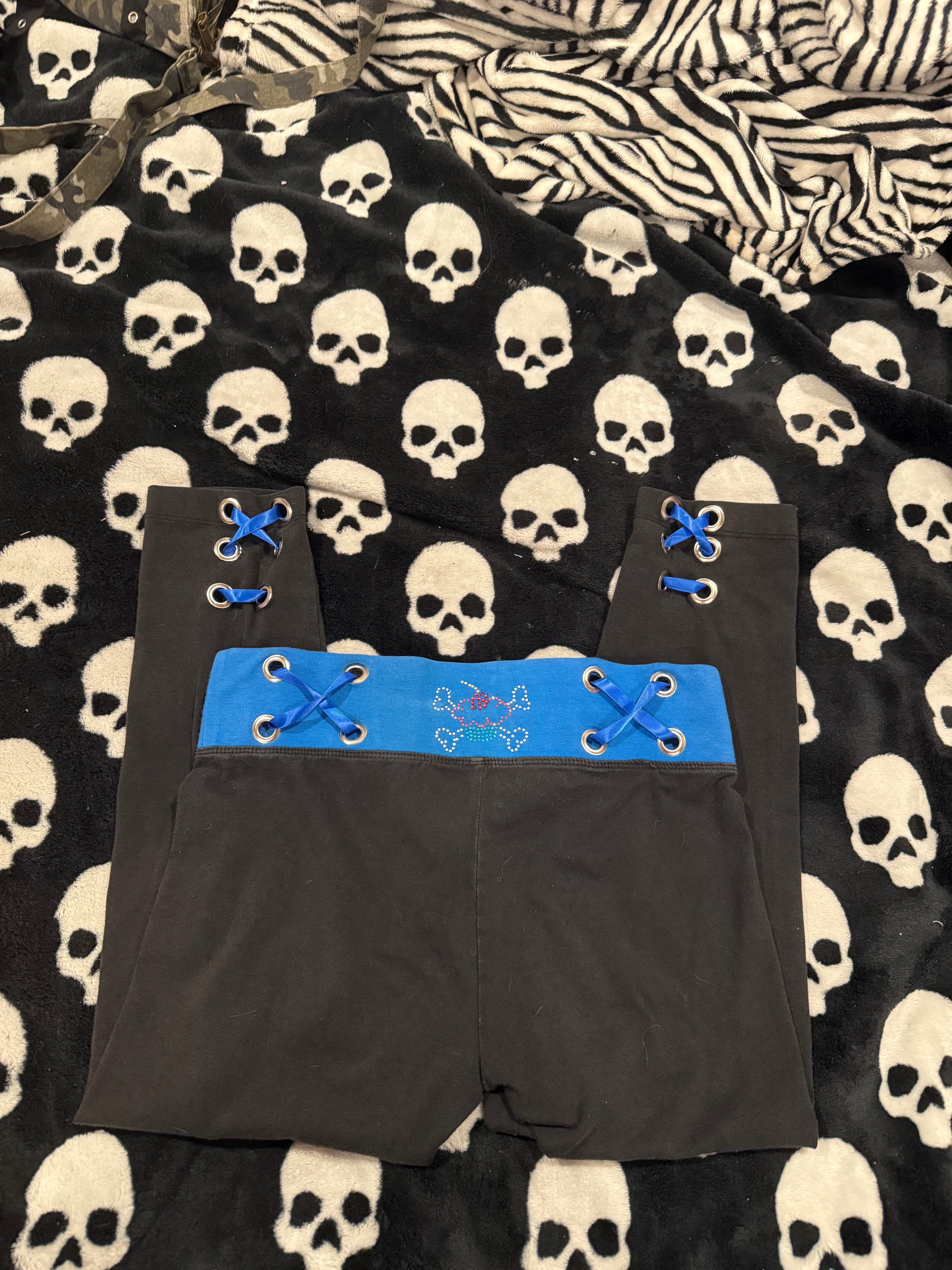 black & blue capris size xs