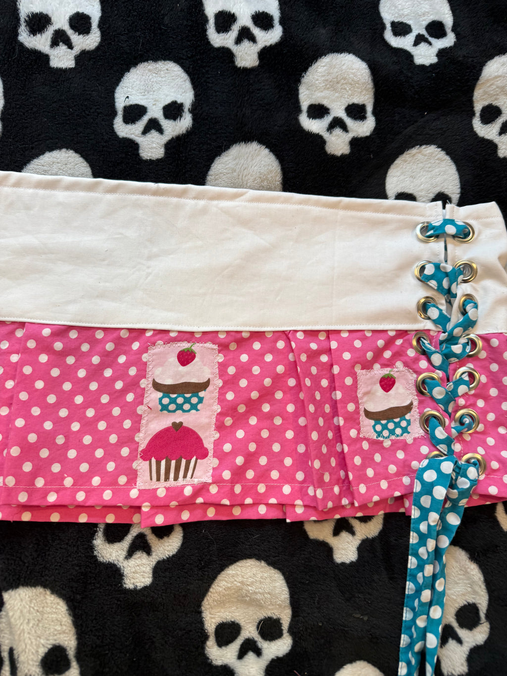 pink & white cupcake lace up skirt size L
