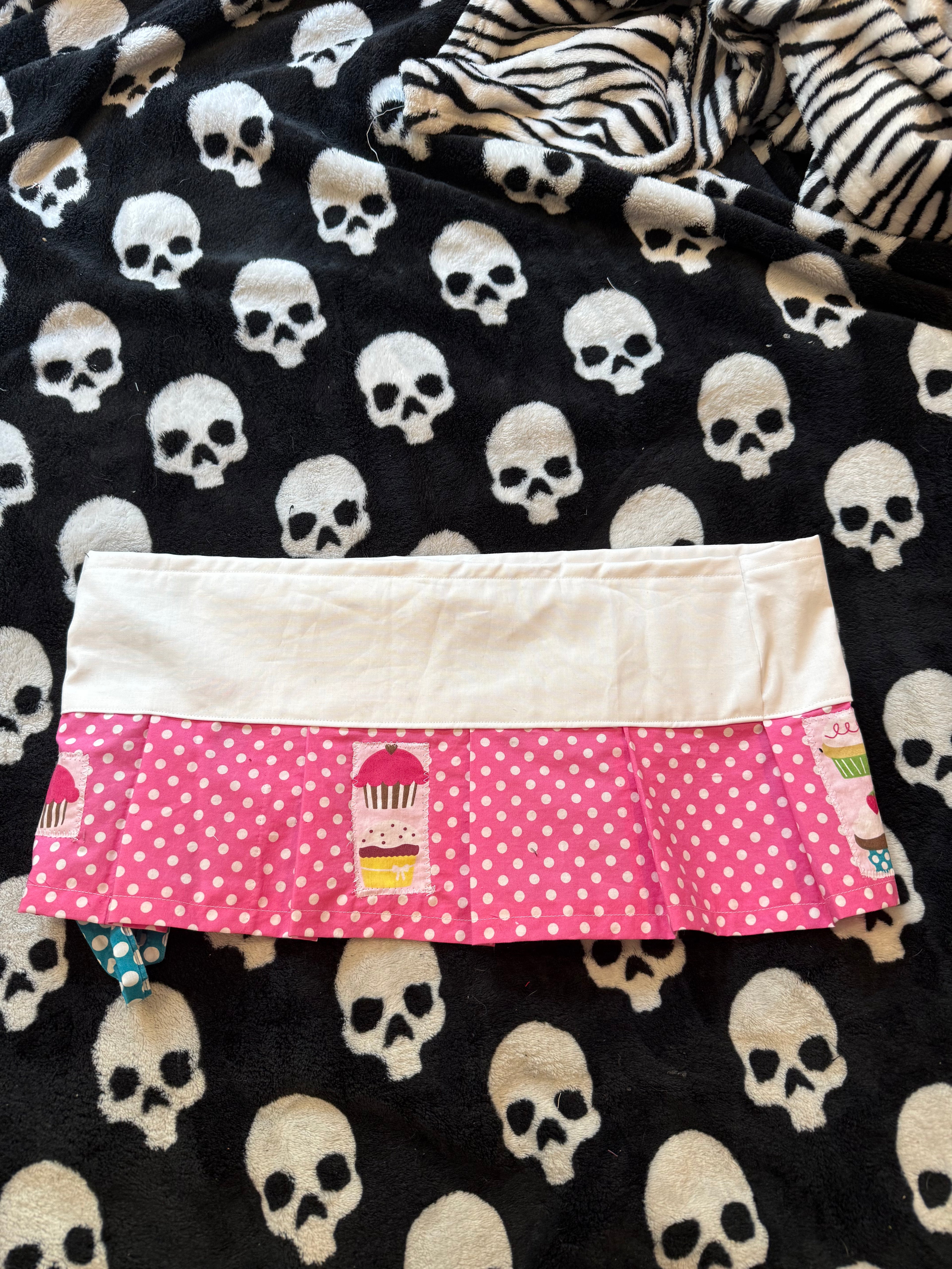 pink & white cupcake lace up skirt size L