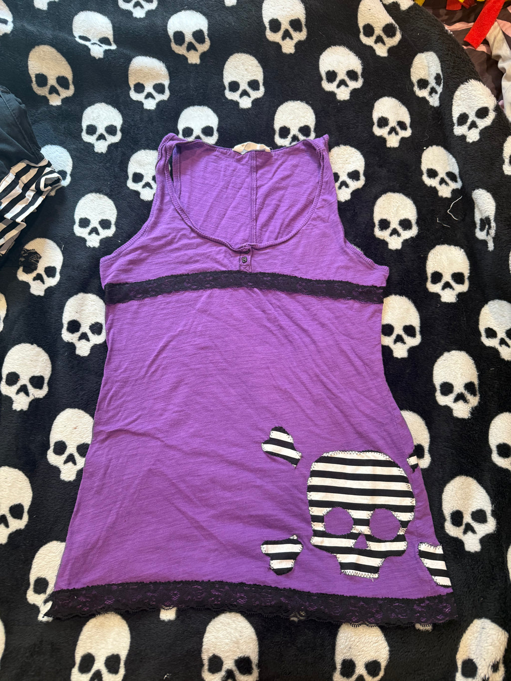 purple skull lace tank top size m