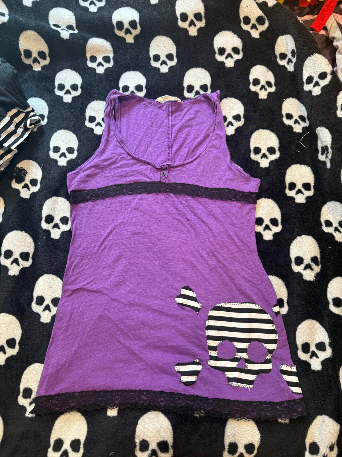 purple skull lace tank top size m