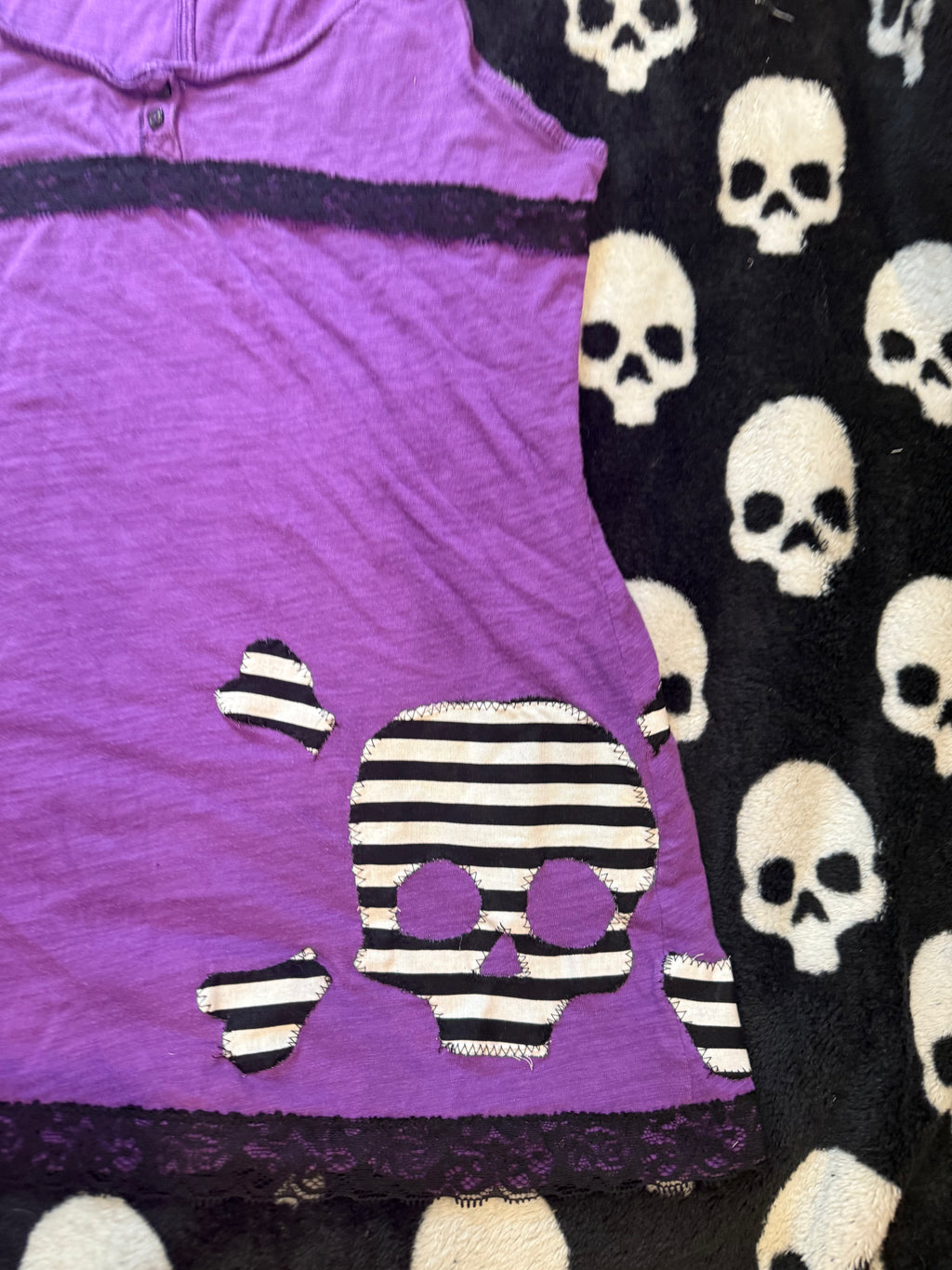 purple skull lace tank top size m