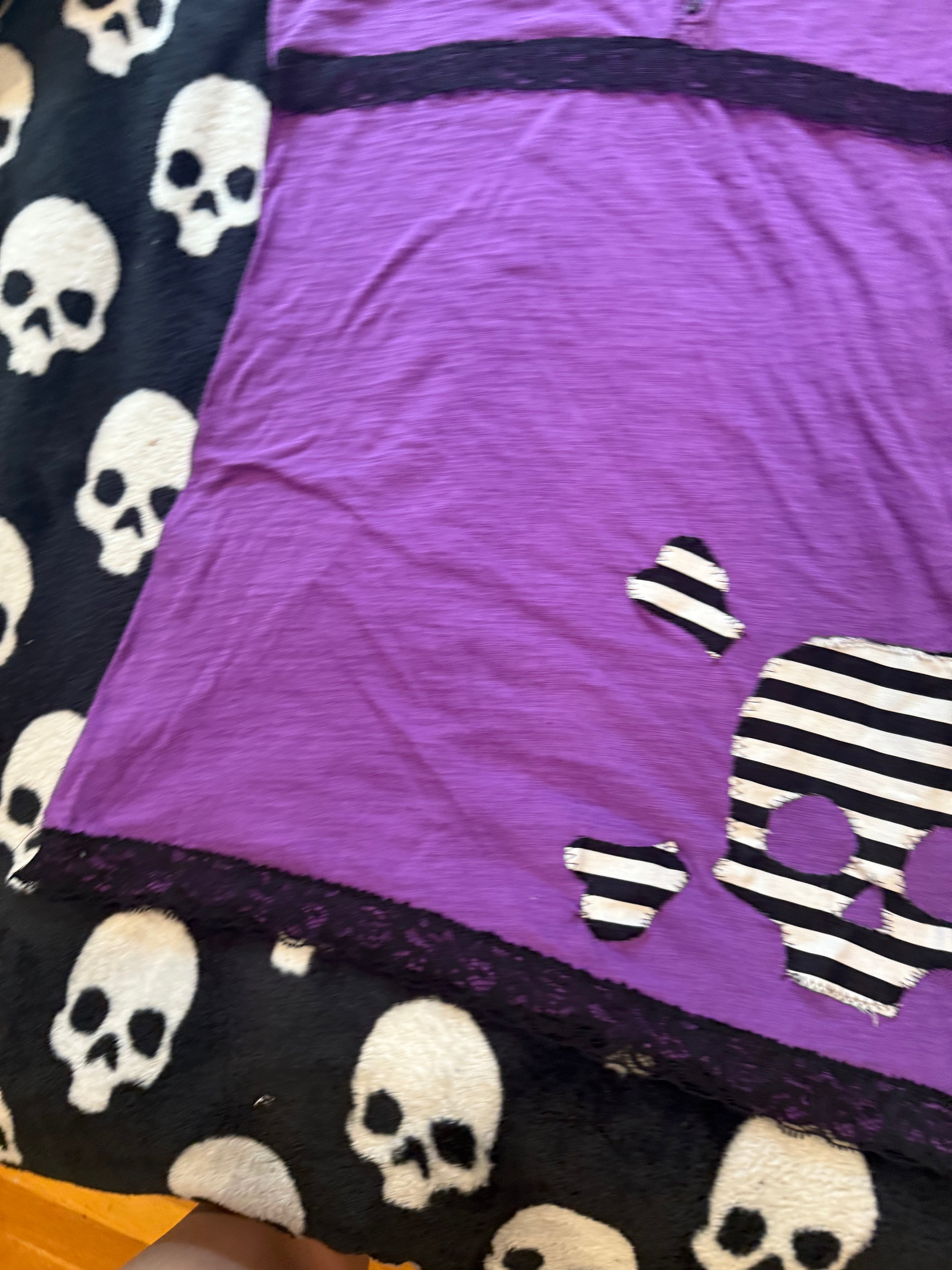 purple skull lace tank top size m