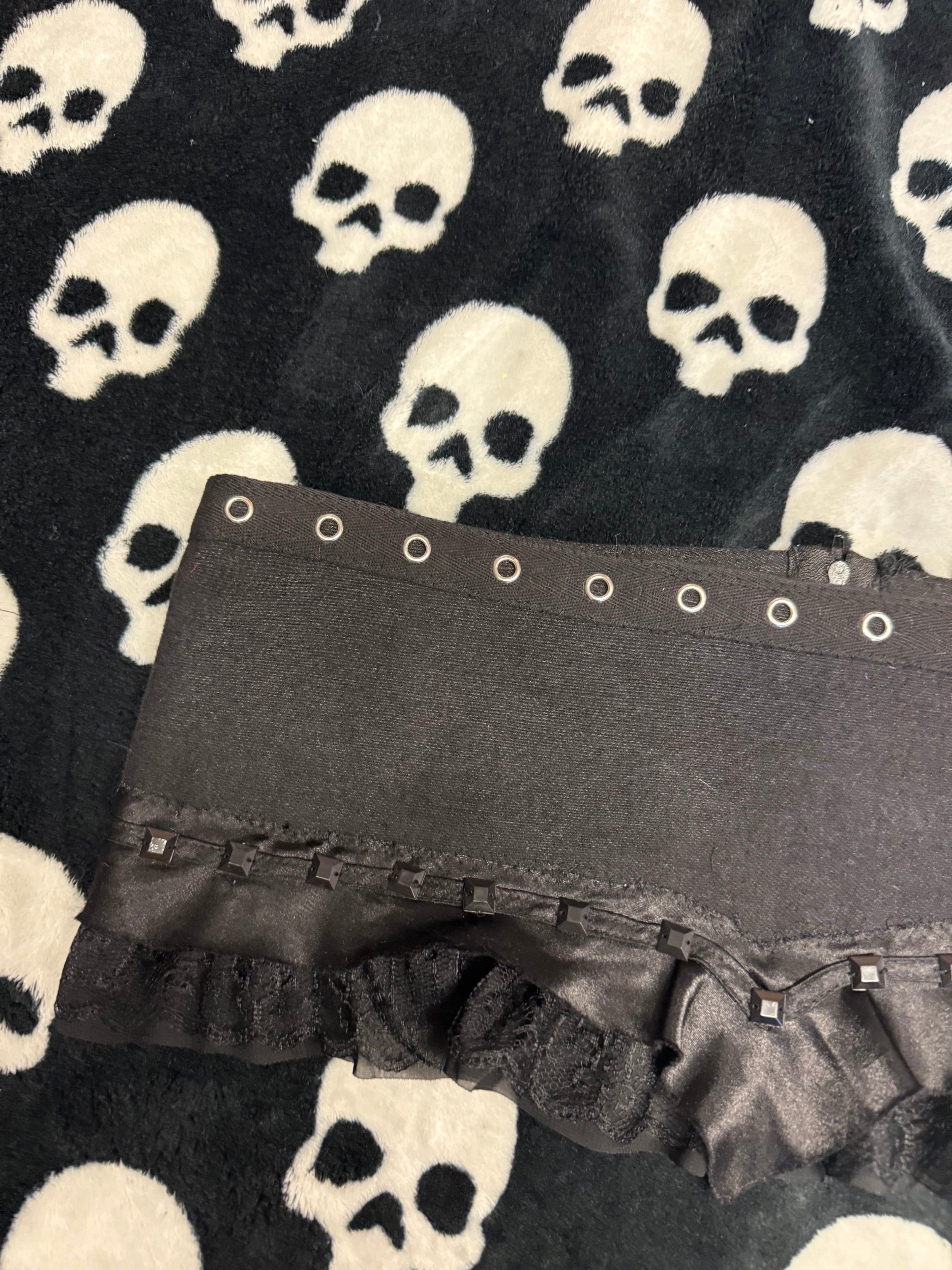 grommet lace studded skirt size xs