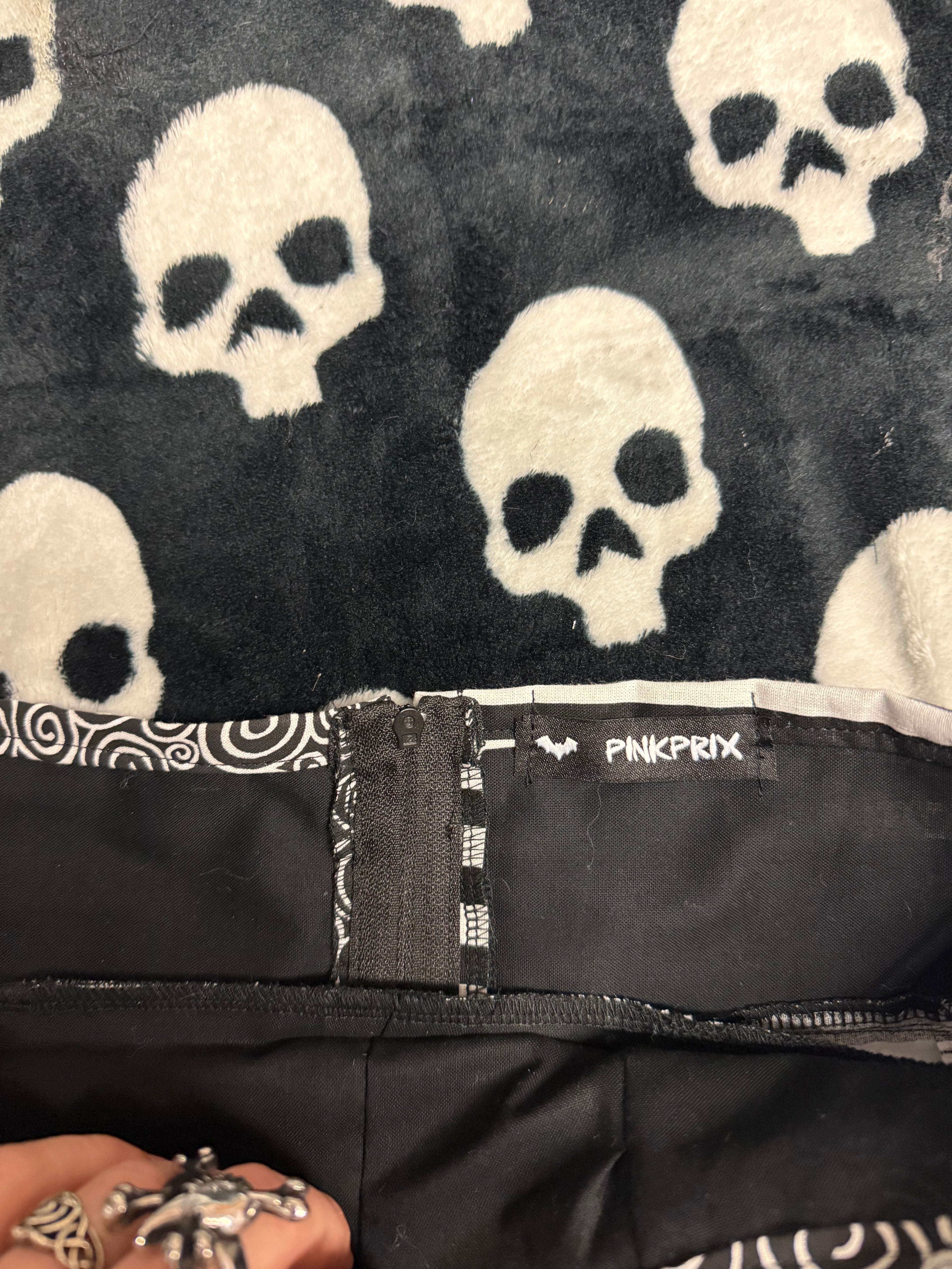 patchwork black & white lace skirt size s