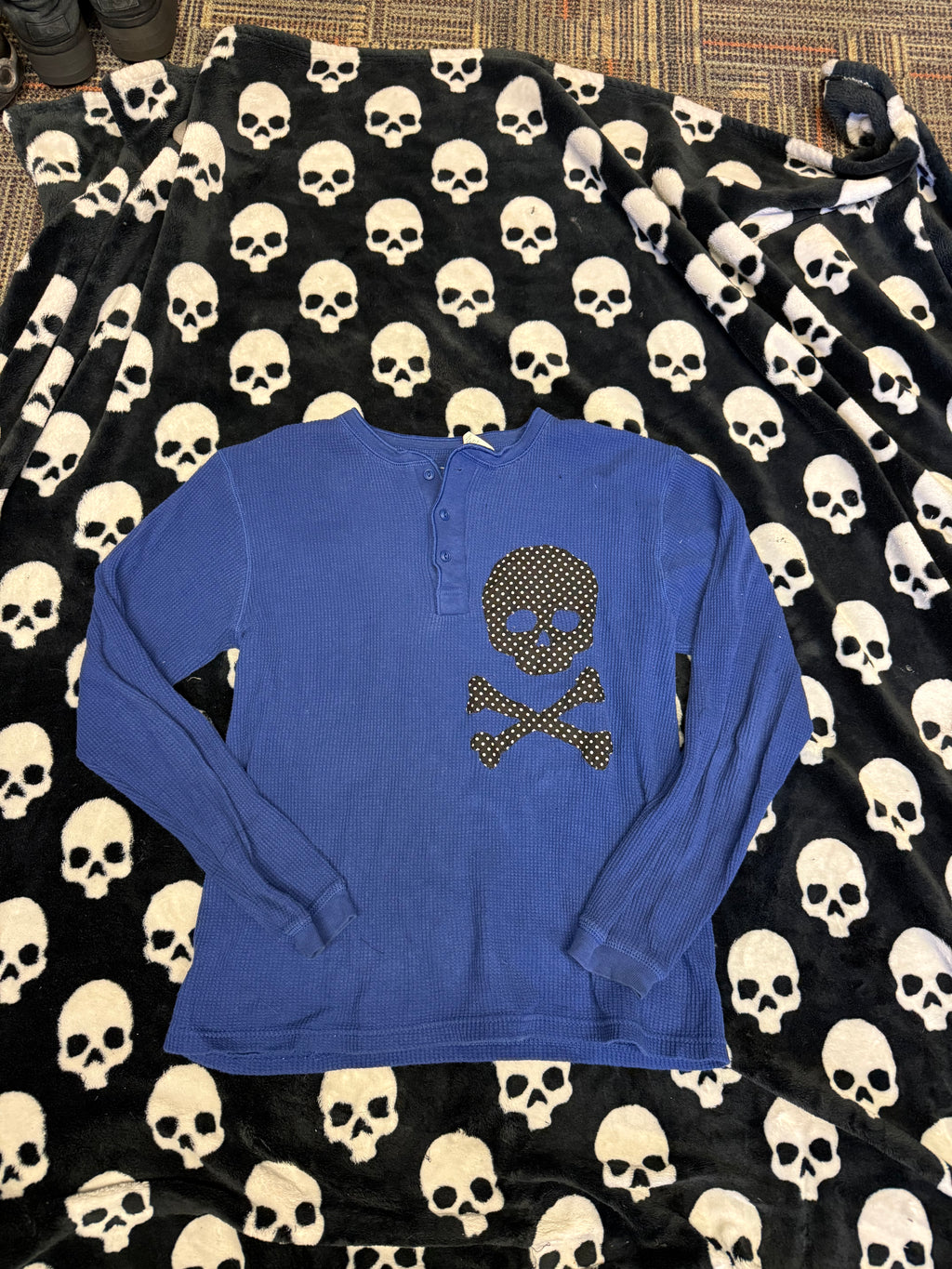 polka dot skull & bones blue henley size m