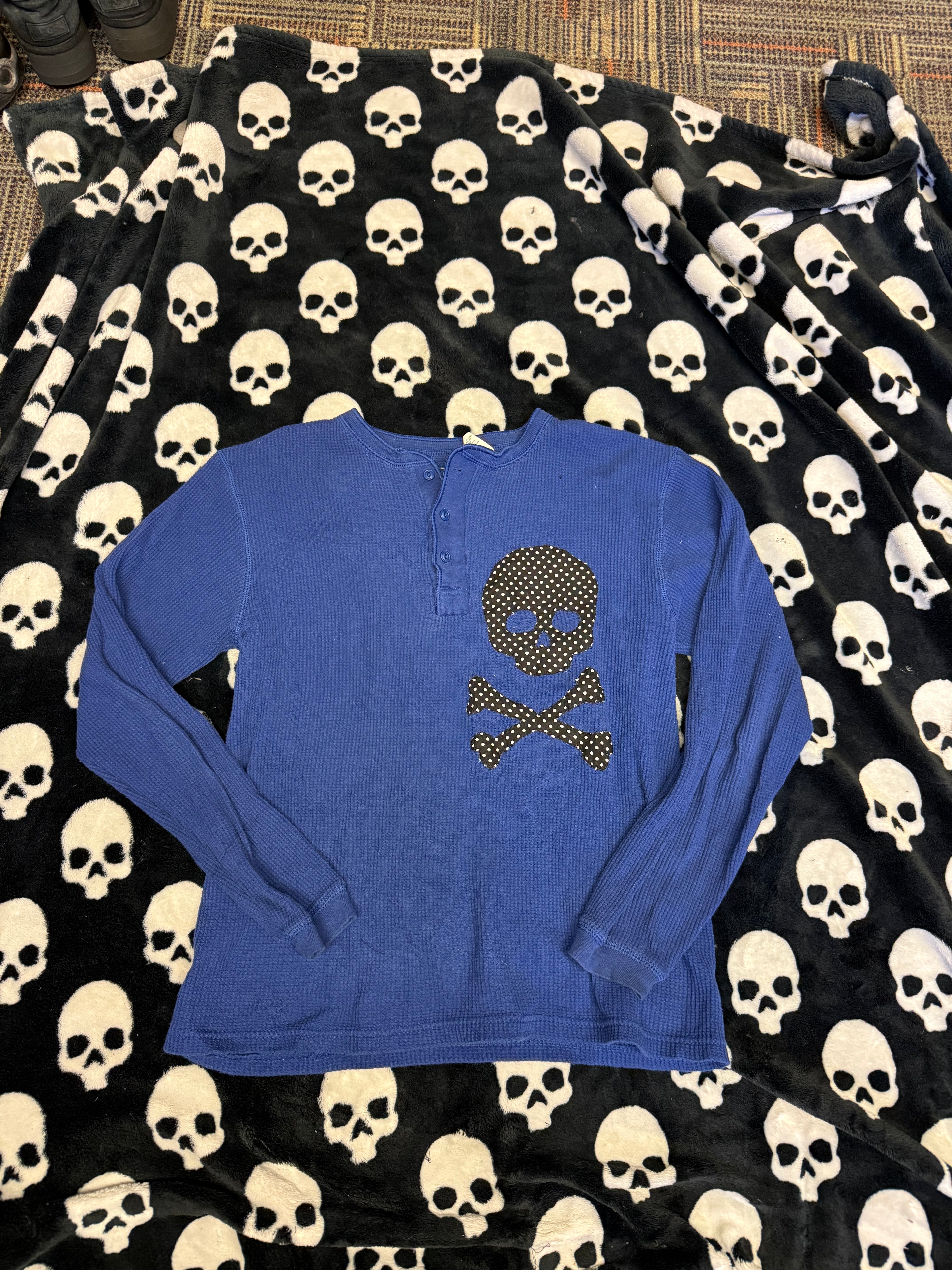 polka dot skull & bones blue henley size m