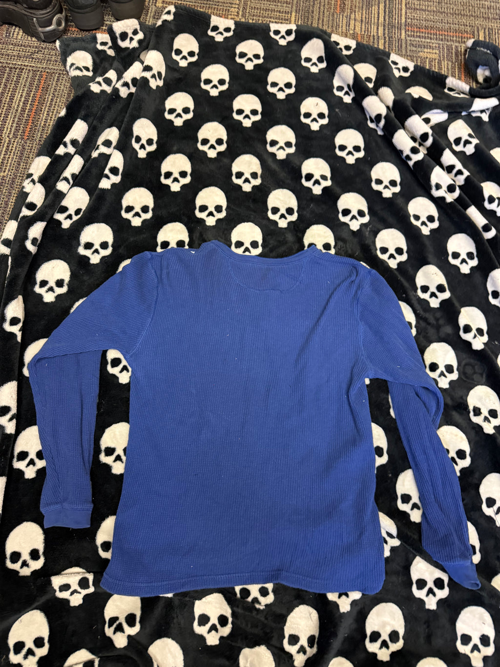 polka dot skull & bones blue henley size m